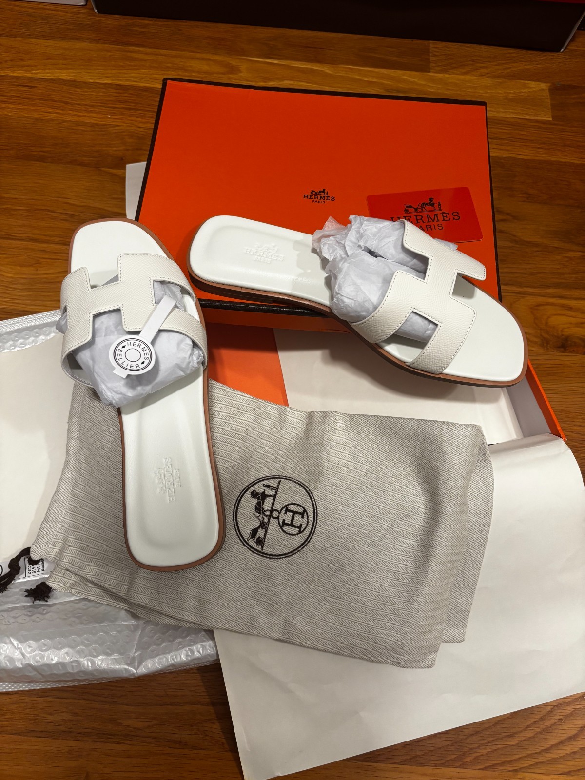 Hermès Womens White Leather Logo Slip-On Slide Sandals US 8 New w/ Box Hermès Womens White Leather Logo Slip-On Slide Sandals US 8 New w/ Box