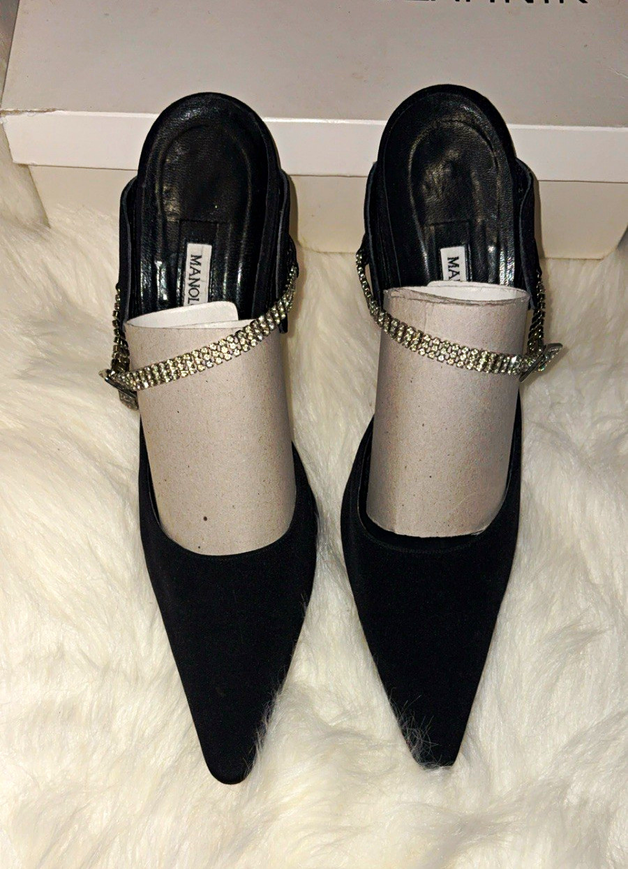 Manolo Blahnik Black Fabric Pointed Toe Pumps Buckle Strap Rhinestone EU 40 Manolo Blahnik Black Fabric Pointed Toe Pumps Buckle Strap Rhinestone EU 40