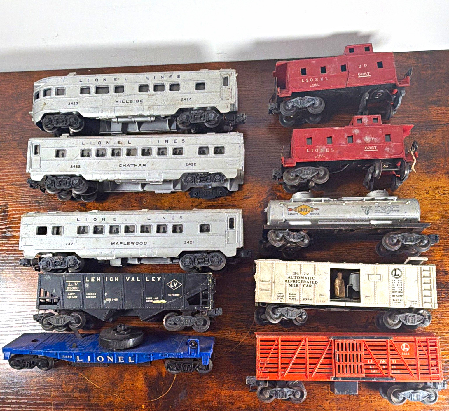 Vintage Lionel Postwar O Gauge Train Lot 10 Cars As-Is Parts Repair 2421 3472