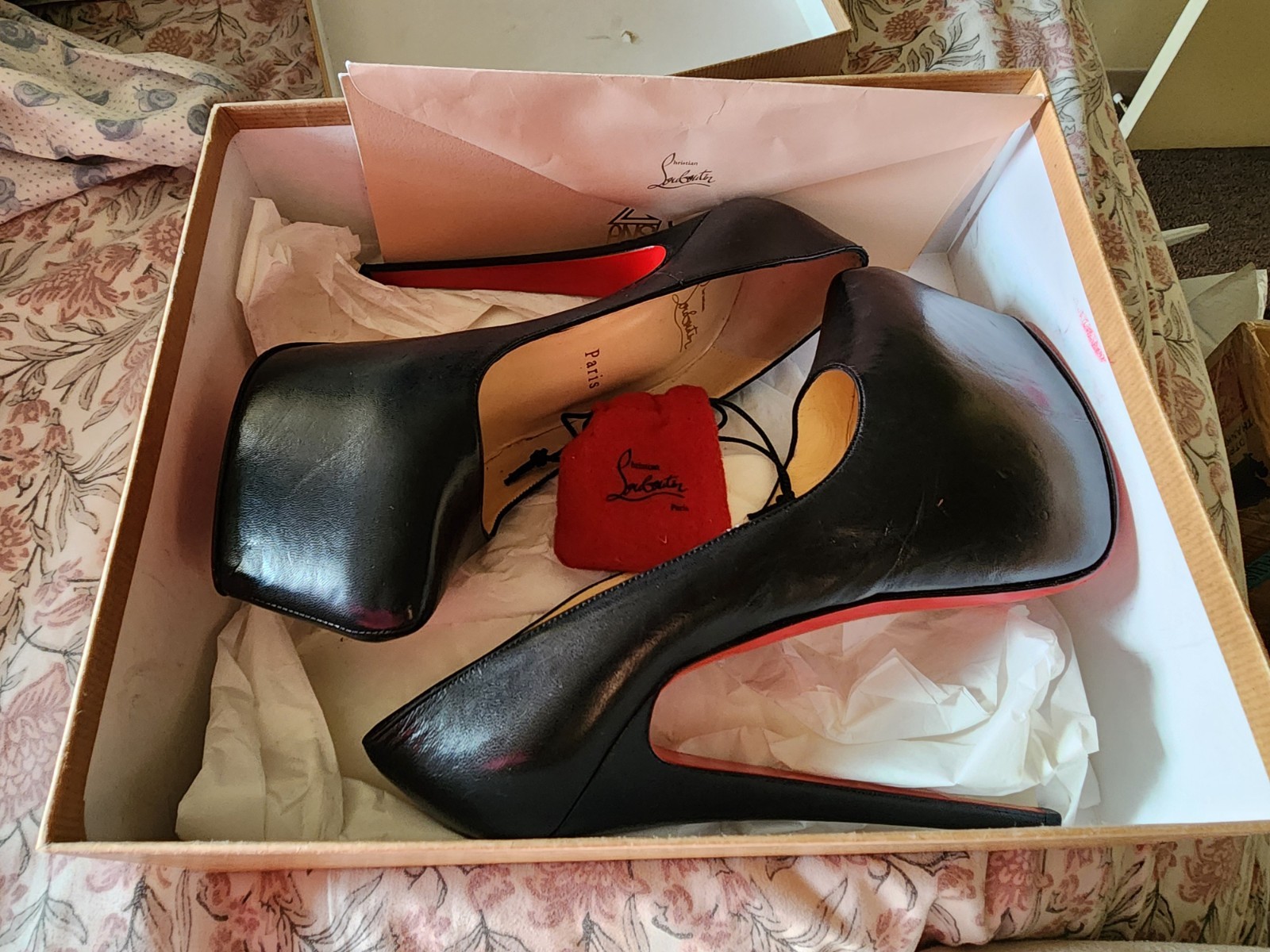 Christian Louboutin Black Leather Platform Pump Stiletto Heels EU 39 Logo