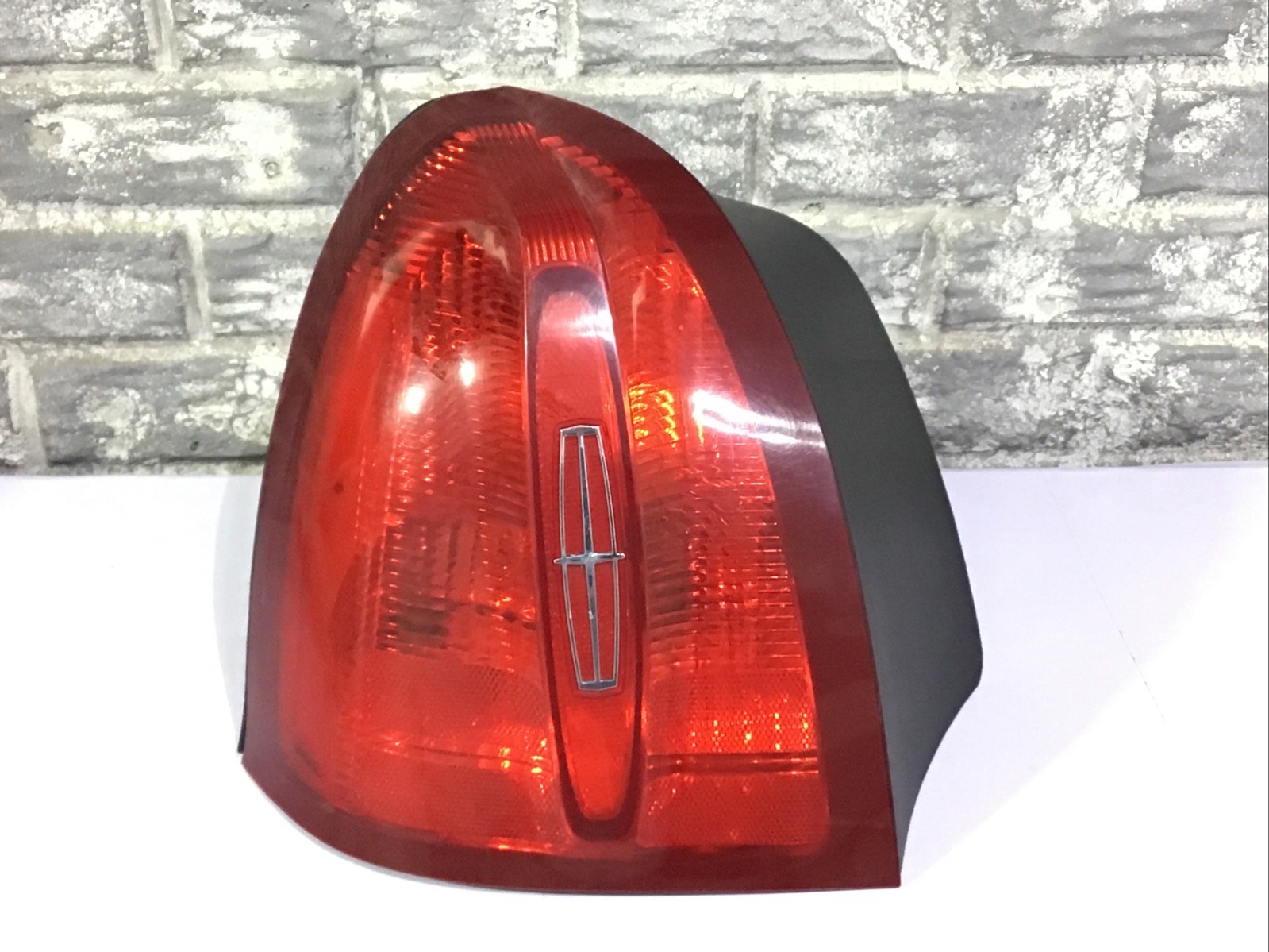 1998-2002 LINCOLN TOWN CAR Tail Light Left (driver Side) OEM, COMPLETE 1998-2002 LINCOLN TOWN CAR Tail Light Left (driver Side) OEM, COMPLETE