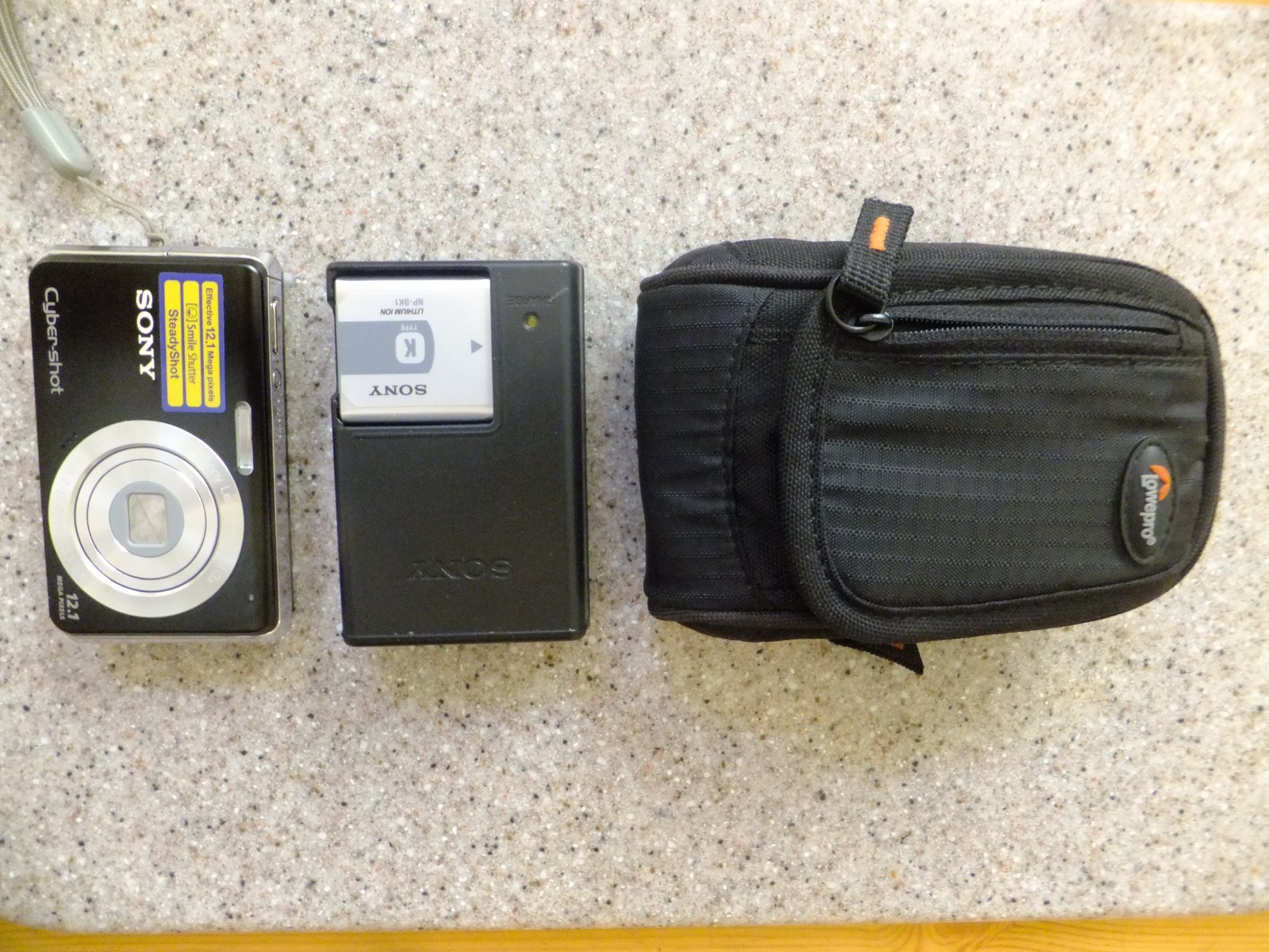 SONY CYBERSHOT DSC -W 190- 12.1 MP / INCL. 2EA BATTERY & SD CARD =WORKING MINTY