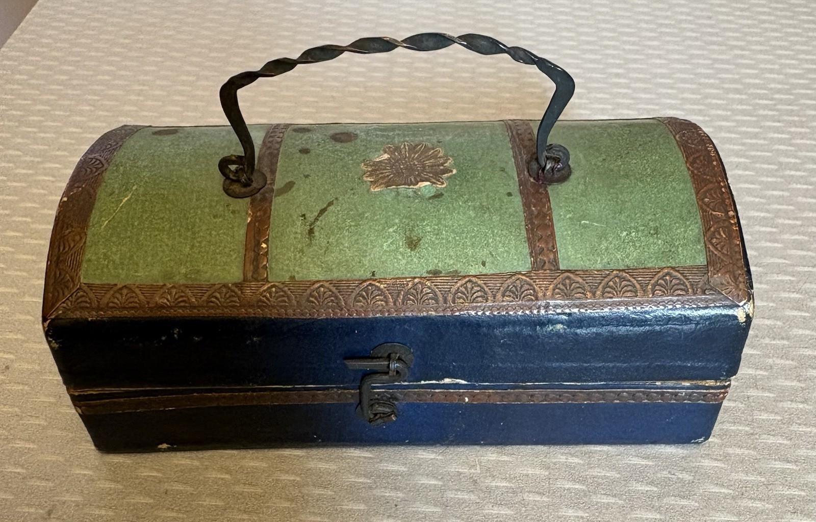 Antique Miniature Humpback Trunk Dollhouse Toy Trinket Box Paper Mache Metal 4\ Antique Miniature Humpback Trunk Dollhouse Toy Trinket Box Paper Mache Metal 4\