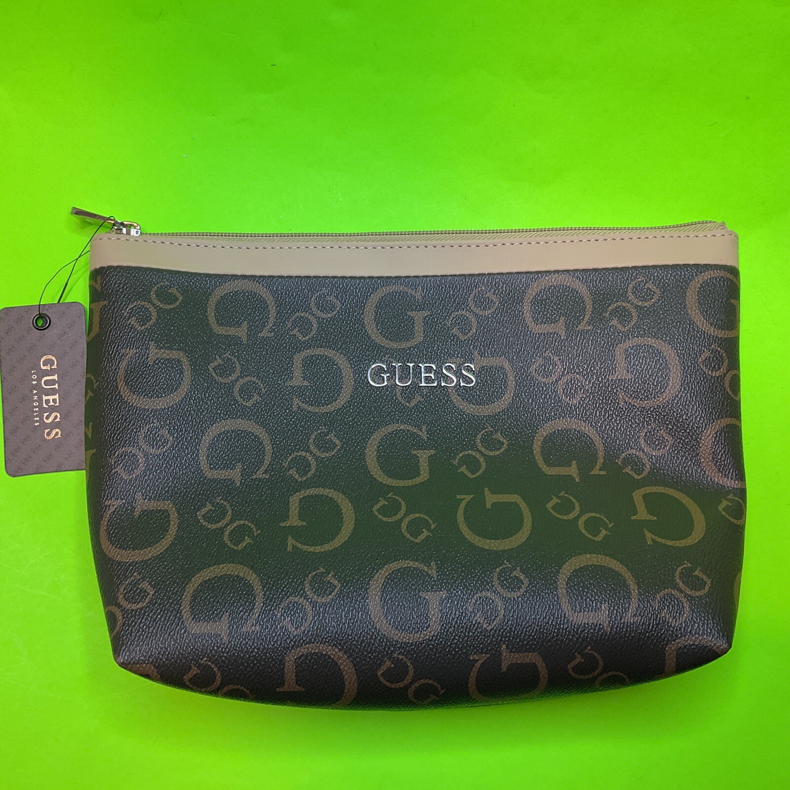 New GUESS Los Angeles Travel Makeup Cosmetic Case Bag Brown w/Gold New GUESS Los Angeles Travel Makeup Cosmetic Case Bag Brown w/Gold