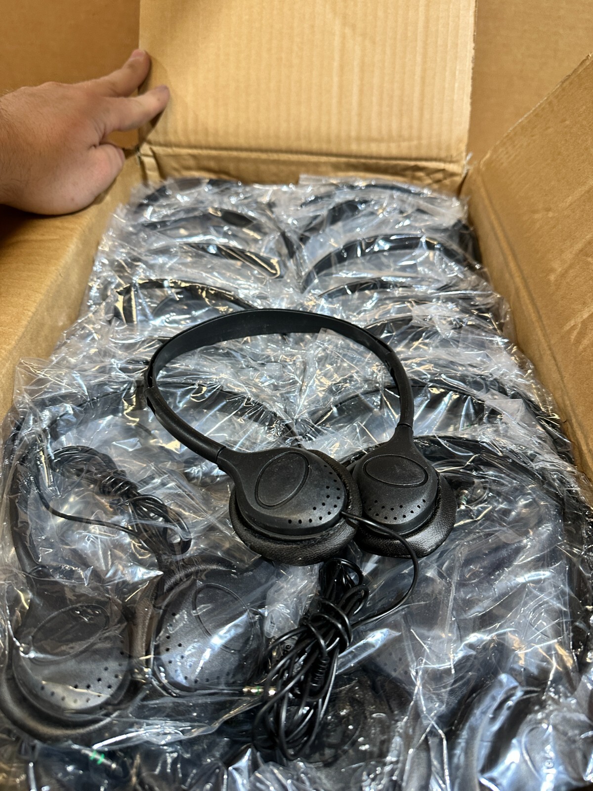 Smithoutlet 100 Pack Low Cost Headphones in Bulk | Model SG-313 | Wired 3.5 MM