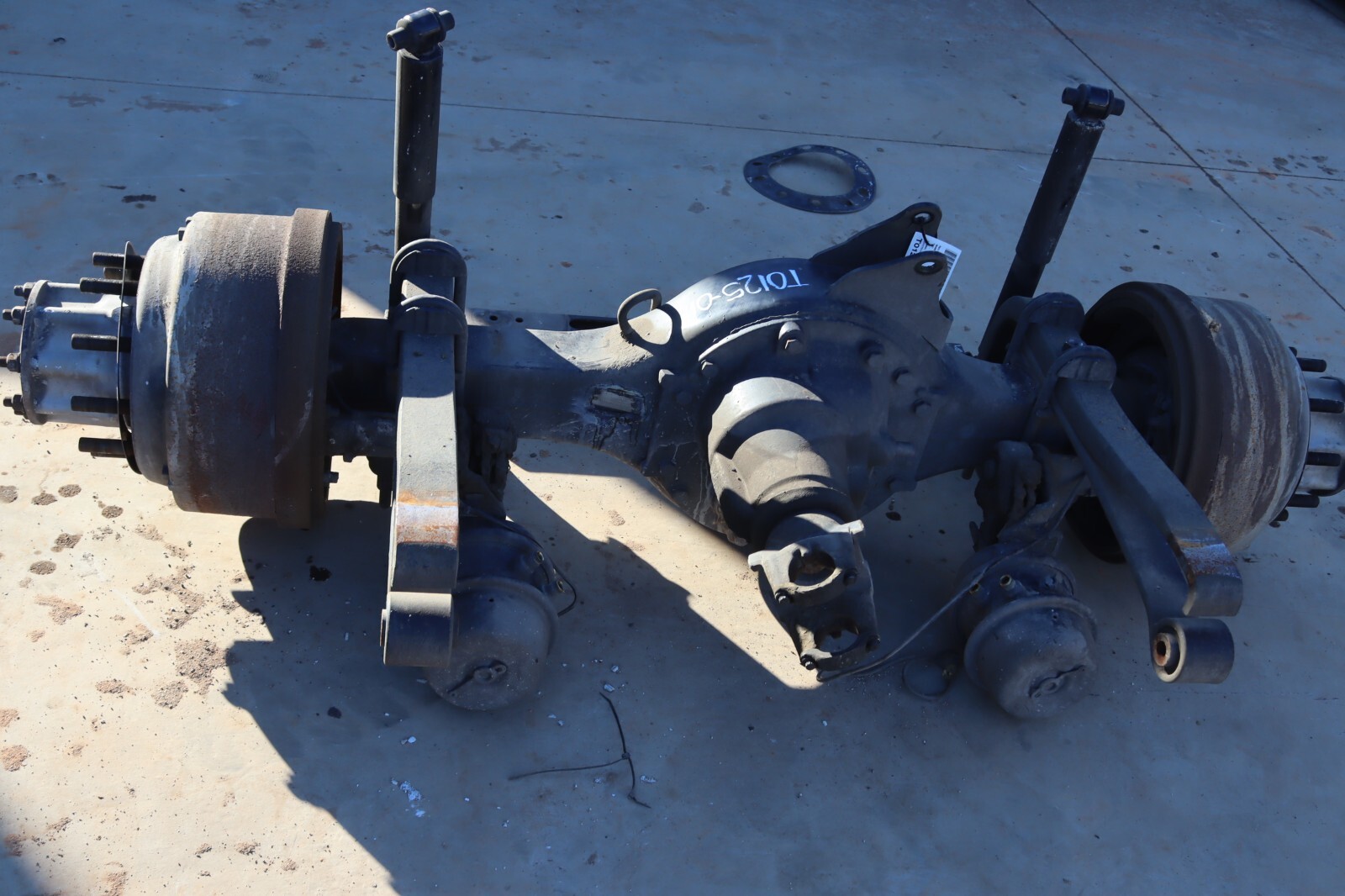 2019-2023 VOLVO VNL 860 REAR DRIVE AXLE MERITOR RATIO 2.47 COMPLETE OEM