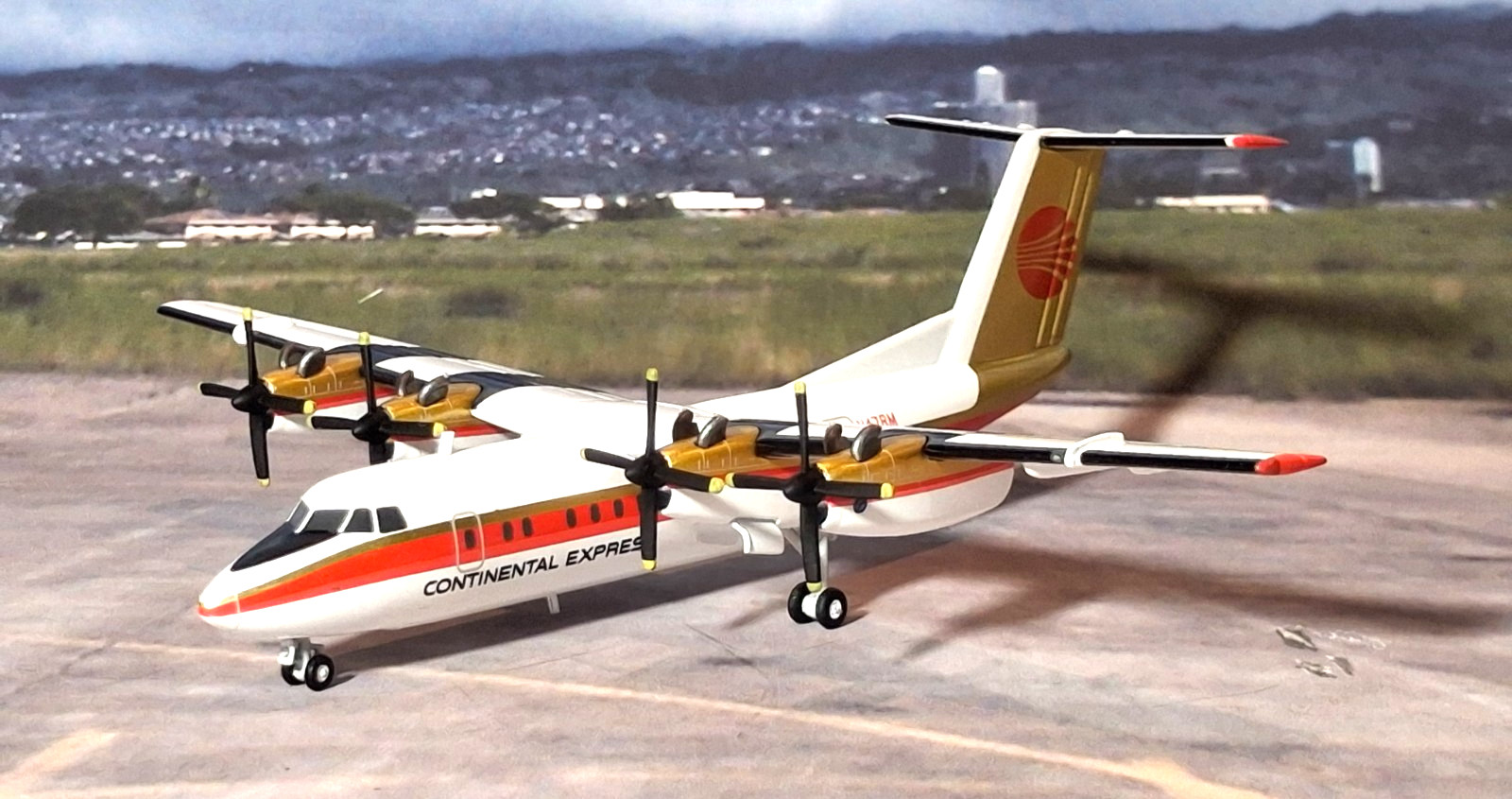 Herpa Models Continental Express De Havilland DHC-7-102  1:200 Scale VERY RARE