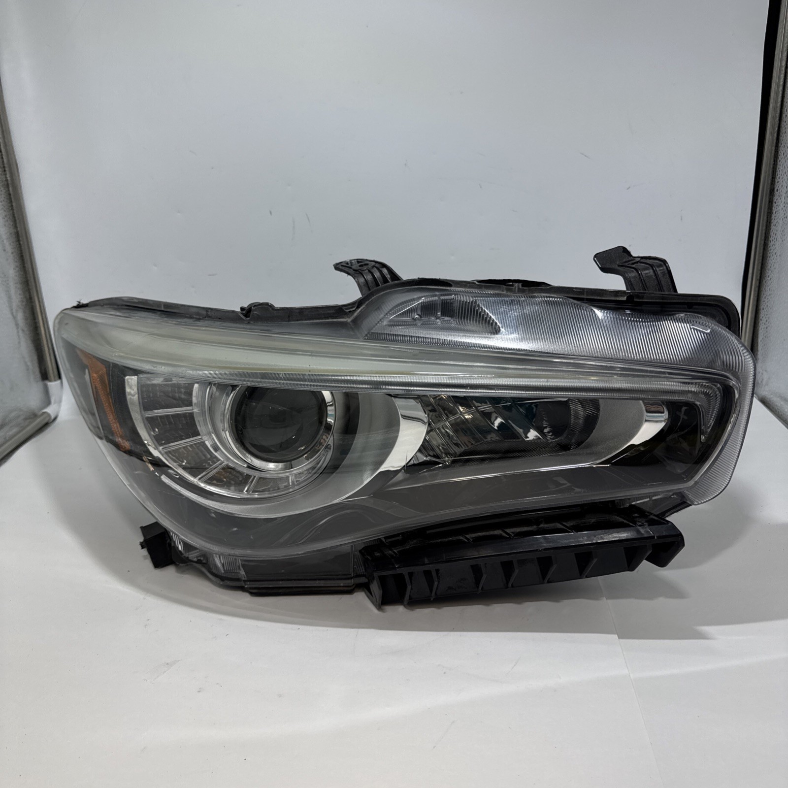 2018-2020 INFINITI Q5O RIGHT PASSENGER SIDE NON-ADAPTIVE LED HEADLIGHT OEM