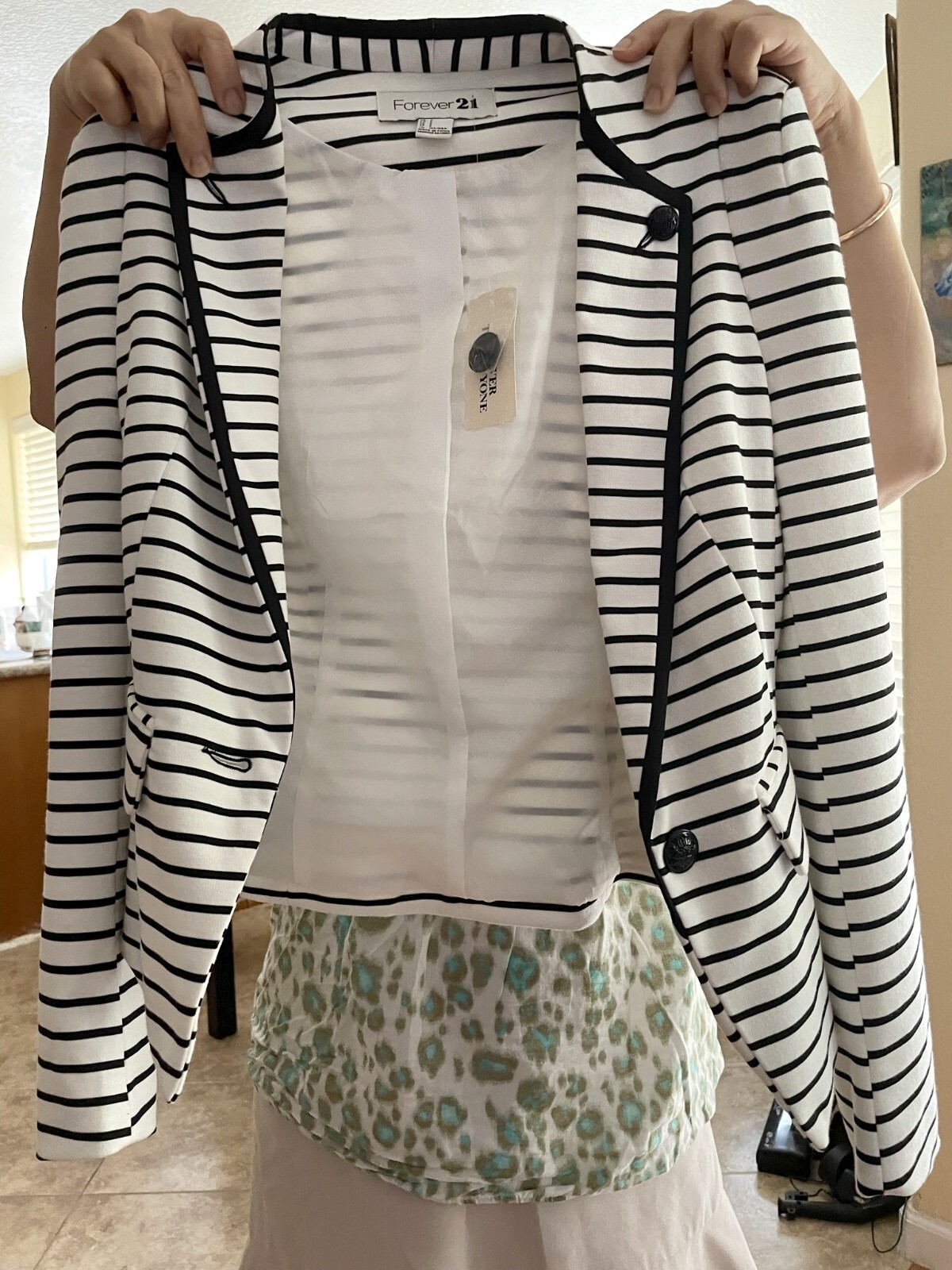Forever 21 ladies women\'s casual coat jacket or top white black stripes NEW TAGS Forever 21 ladies women\'s casual coat jacket or top white black stripes NEW TAGS