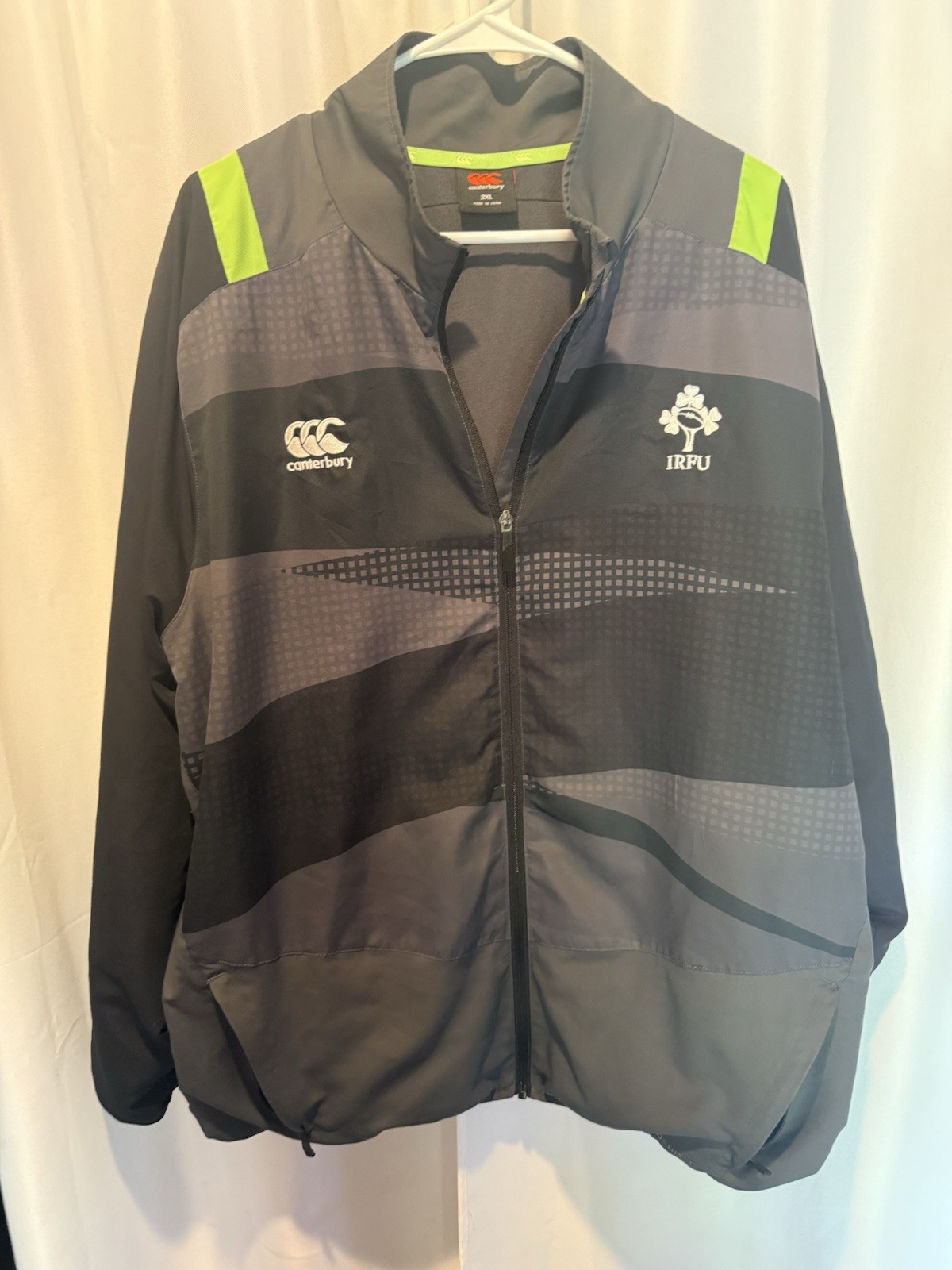 Authentic Canterbury Rugby Ireland Rugby Full Zip Jacket Size XXL
