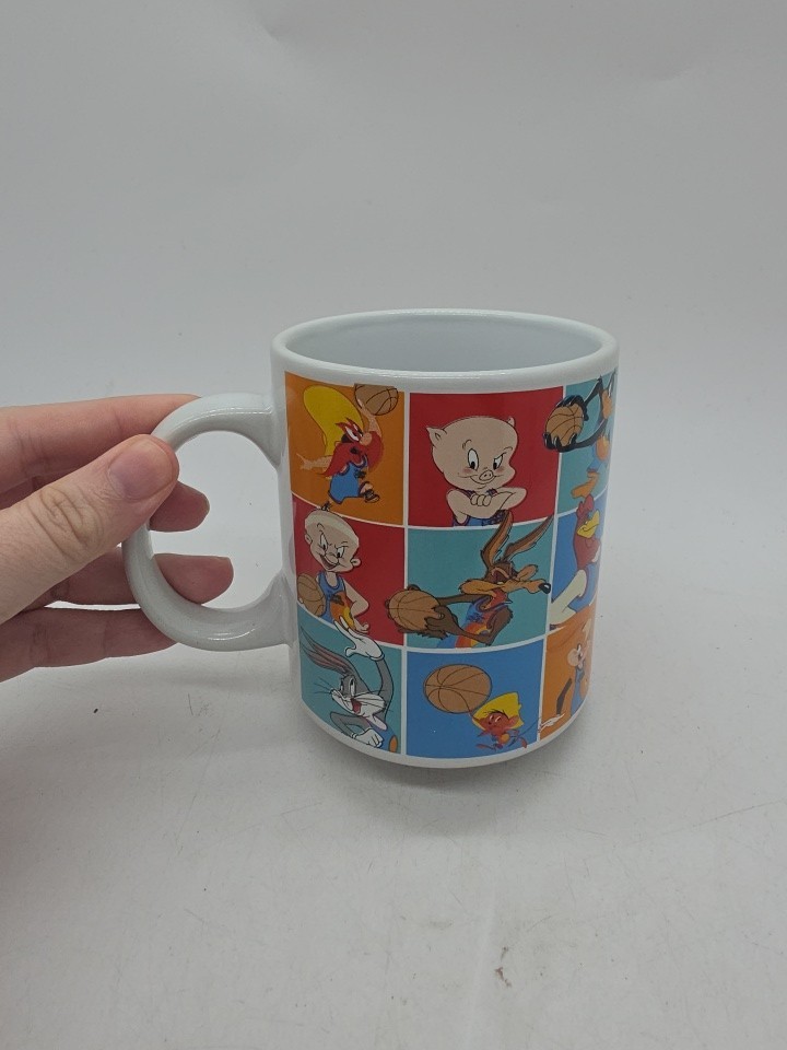 space jam 20 Oz coffee mug Jumbo Huge New Bugs Bunny Lebron Sold Out Rare 