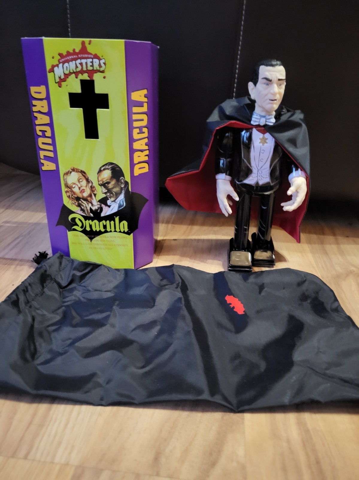 Vintage Universal Studios Monsters Wind-Up Tin Dracula W/Key
