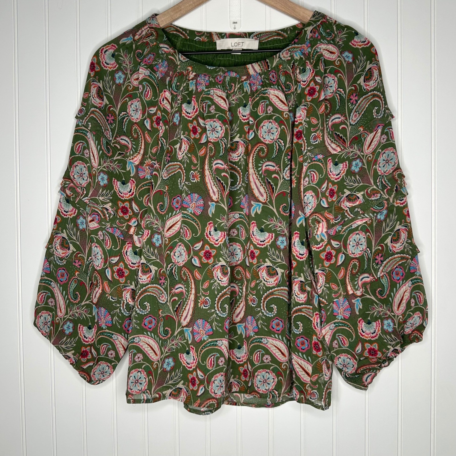 LOFT Women\'s Paisley Floral Smocked Blouse Green Ruffle Sleeve NWT Small