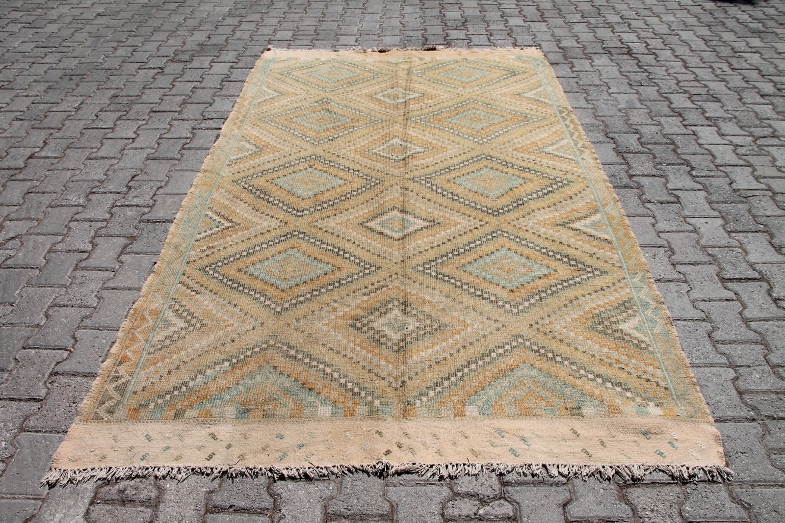 Vintage Muted Beige Kilim - 5x9 ft | Wool Handmade Turkish Rug for Bedroom
