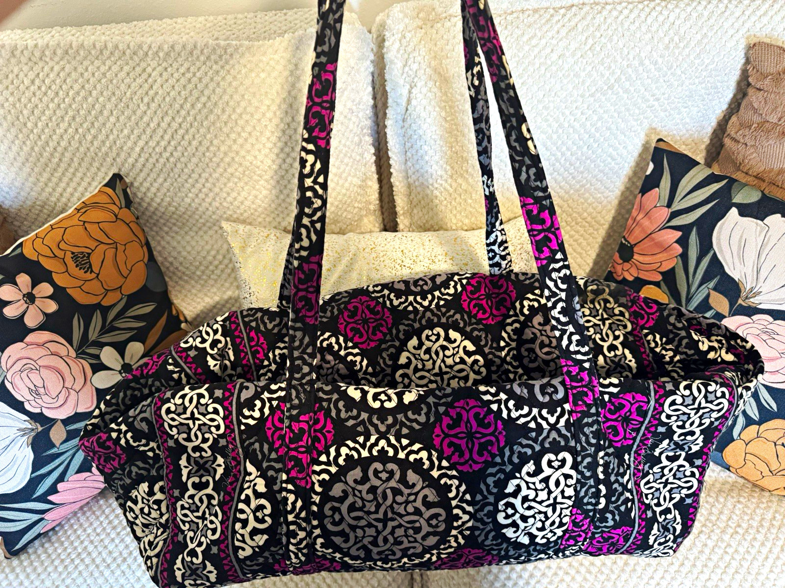Vera Bradley Large Duffle Medallion Black White Pink Gray Zip Top Inner Pockets Vera Bradley Large Duffle Medallion Black White Pink Gray Zip Top Inner Pockets