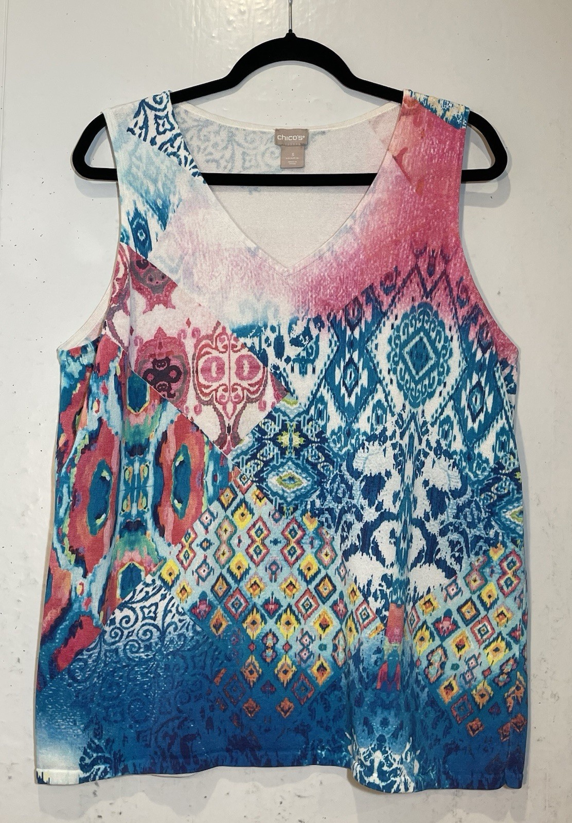 Chico\'s Pink Blue Geometric Printed Knit Tank Top XL Size 3 Colorful V-Neck Chico\'s Pink Blue Geometric Printed Knit Tank Top XL Size 3 Colorful V-Neck