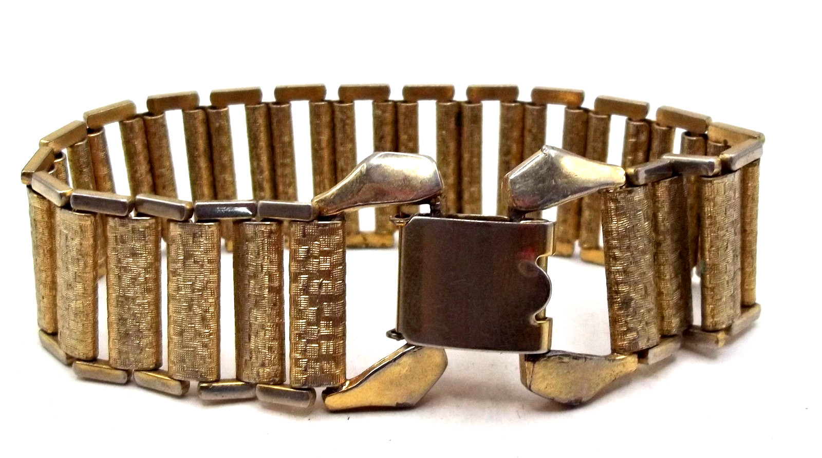 Vintage 70\'s Signed Judy Lee Gold-tone Panel Embossed Wide Book Chain Bracelet Vintage 70\'s Signed Judy Lee Gold-tone Panel Embossed Wide Book Chain Bracelet