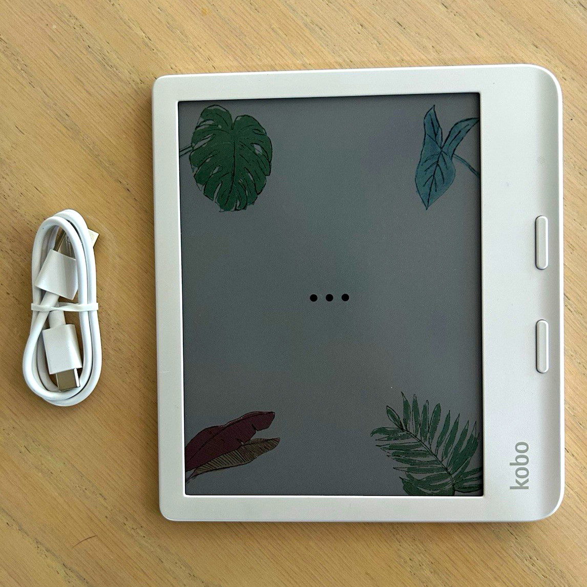 Kobo Libra Colour 7in 32GB White eReader bundle