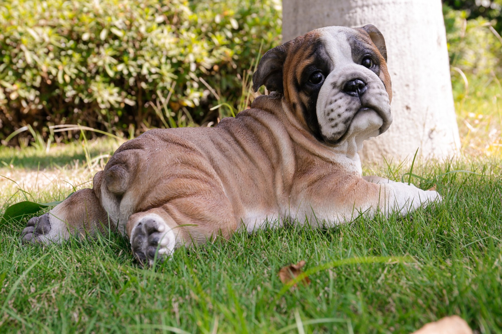 Lying Bulldog Pup Statue Dog Decor Lifelike Garden Decor Yard Porch Home Display
