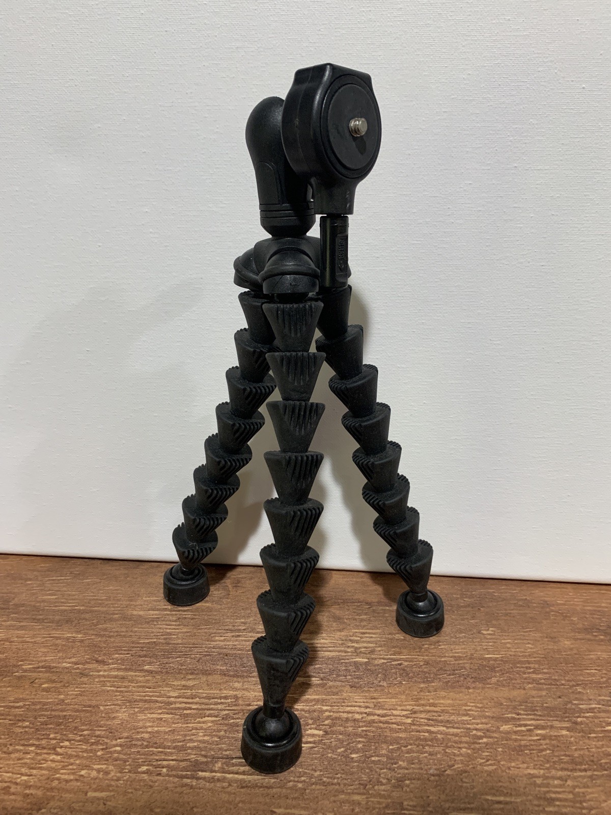 Sunpak FlexPod Gripper Flexible Mini-Tripod, Black. In very good condition. Sunpak FlexPod Gripper Flexible Mini-Tripod, Black. In very good condition.