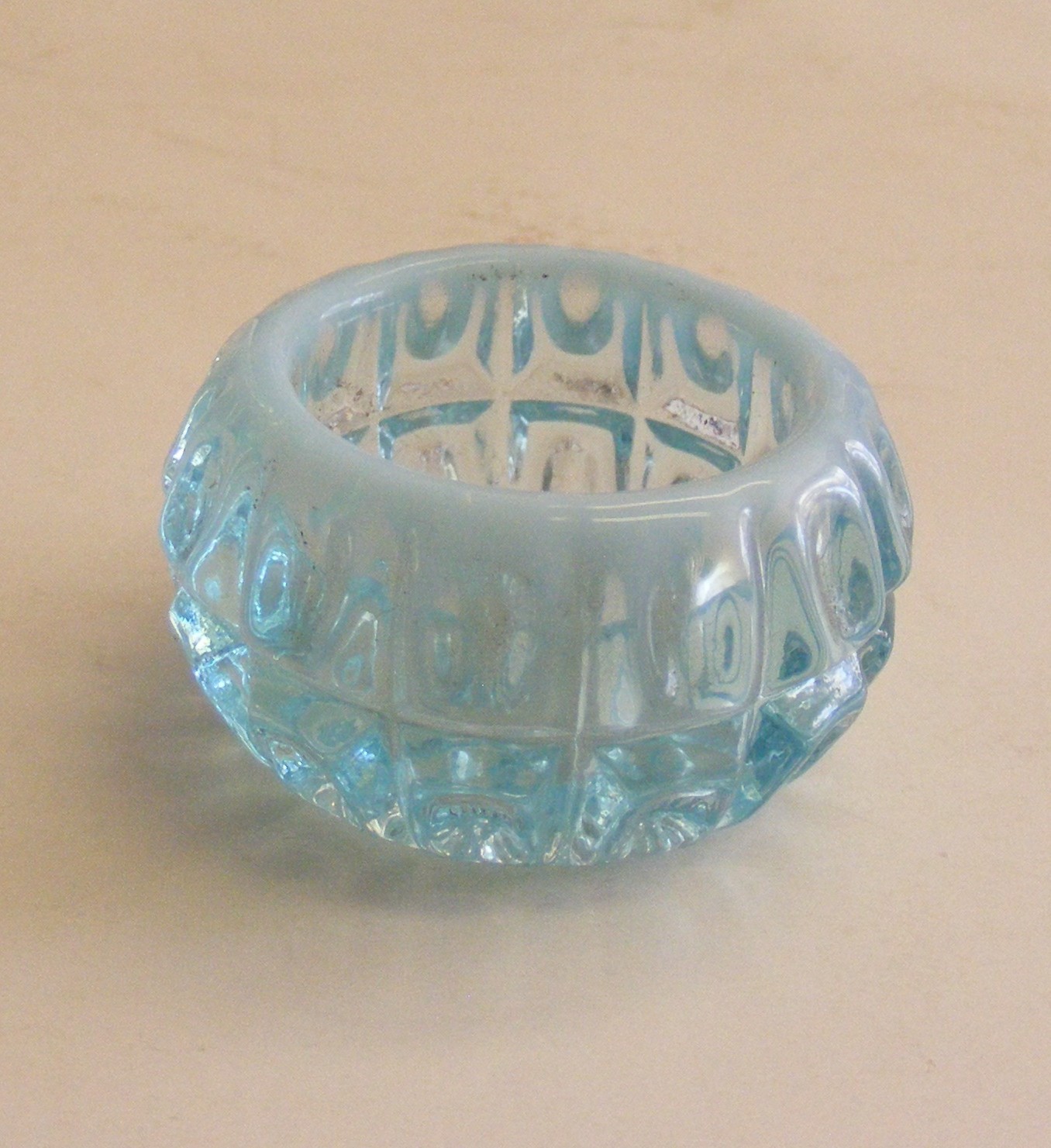 BLUE OPALESCENT THUMBPRINT GLASS INDIVIDUAL OPEN SALT DIP BLUE OPALESCENT THUMBPRINT GLASS INDIVIDUAL OPEN SALT DIP