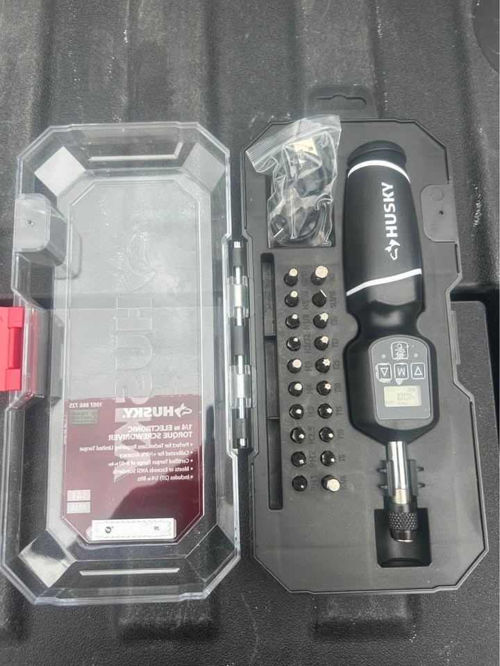 Husky 8-40 in./lbs. 1/4 in. Drive Electronic Torque Screwdriver 1007 866 725 Husky 8-40 in./lbs. 1/4 in. Drive Electronic Torque Screwdriver 1007 866 725