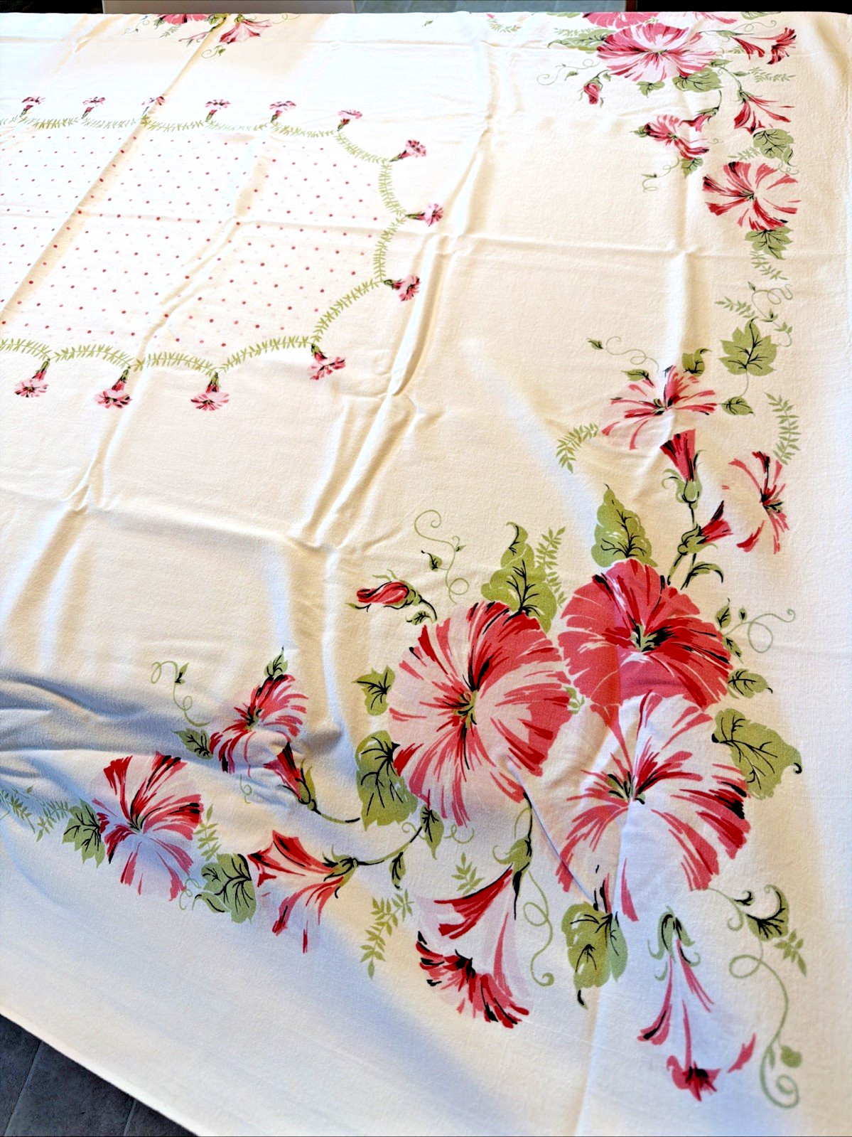 TABLECLOTH  58”x54” EUC PINK MORNING GLORIES VTG. TRUE COTTON NO STAINS NO HOLES
