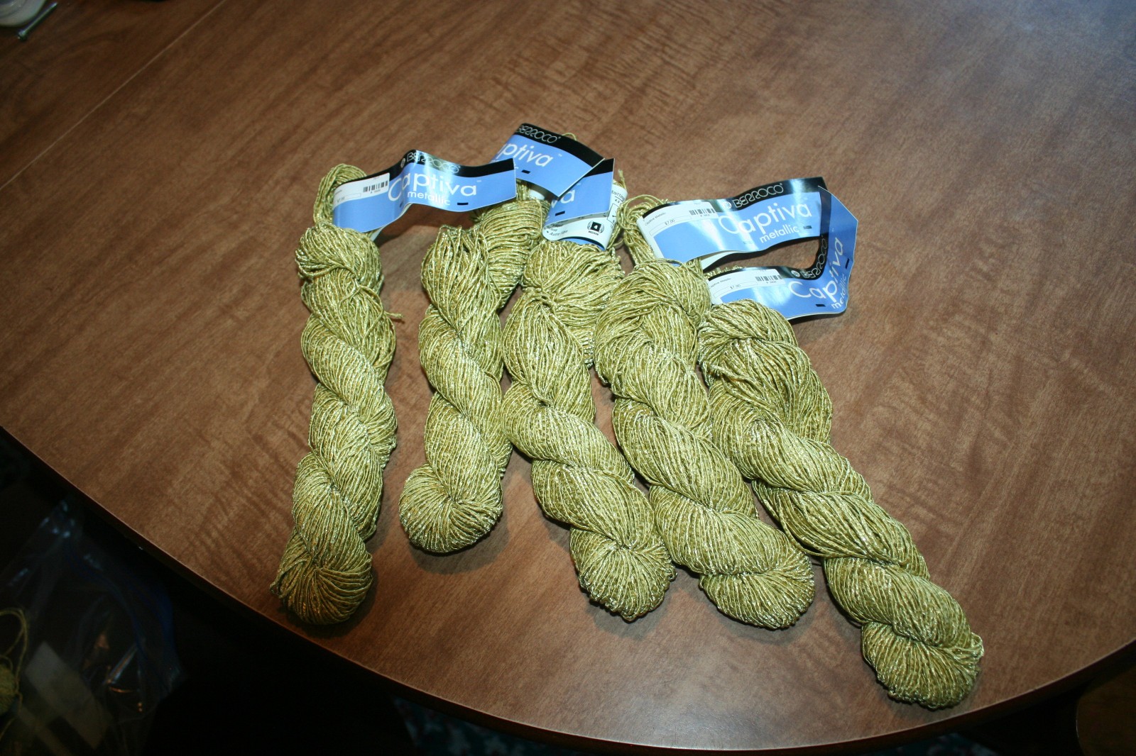 Lot Of 5 50g Hanks Berroco Captiva Metallic Yarn Color 7517 Dye Lot 971 See Pix Lot Of 5 50g Hanks Berroco Captiva Metallic Yarn Color 7517 Dye Lot 971 See Pix