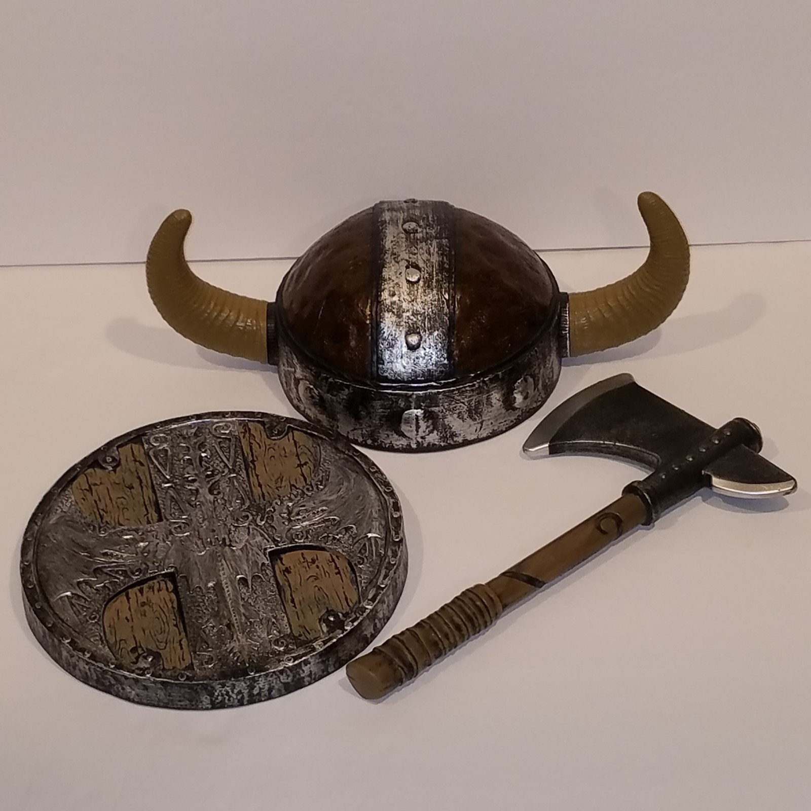 How To Train Your Dragon 2010 Viking Battle Pack Helmet Shield Axe Costume Set