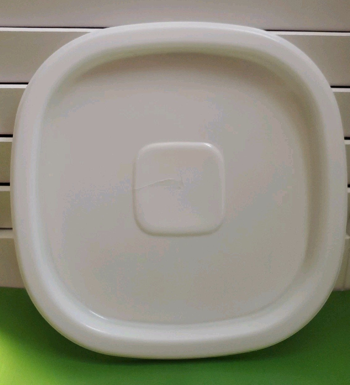 VTG Rubbermaid Servin' Saver White Square Lid 0046 # 6 Replacement Part