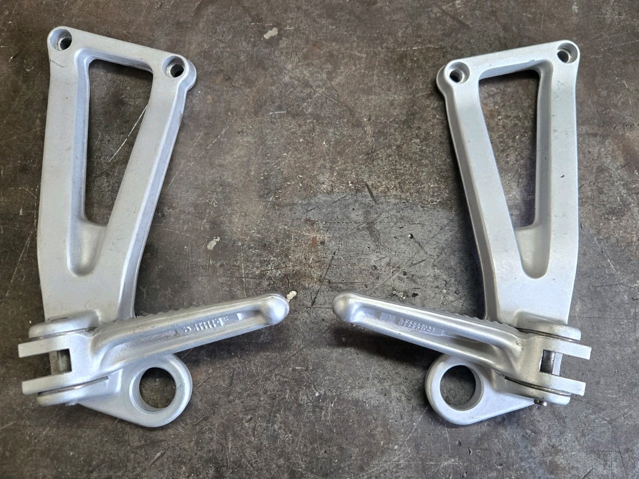 99-06 DUCATI SUPERSPORT SS 620 750 800 900 OEM PASSENGER FOOT PEG ASSEMBLIES