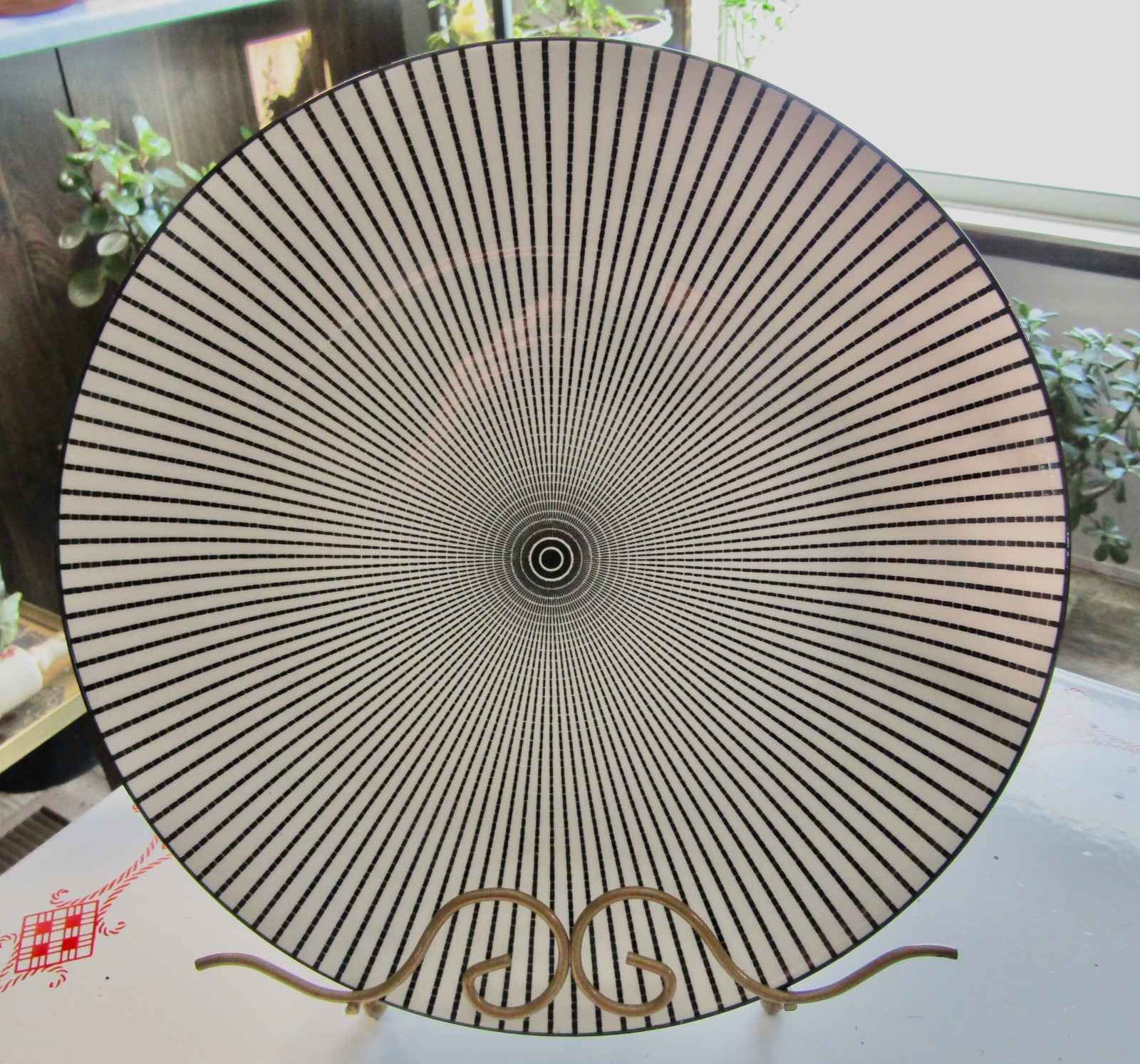 Royal Norfolk Black And White Spiral Dinner Plate Royal Norfolk Black And White Spiral Dinner Plate