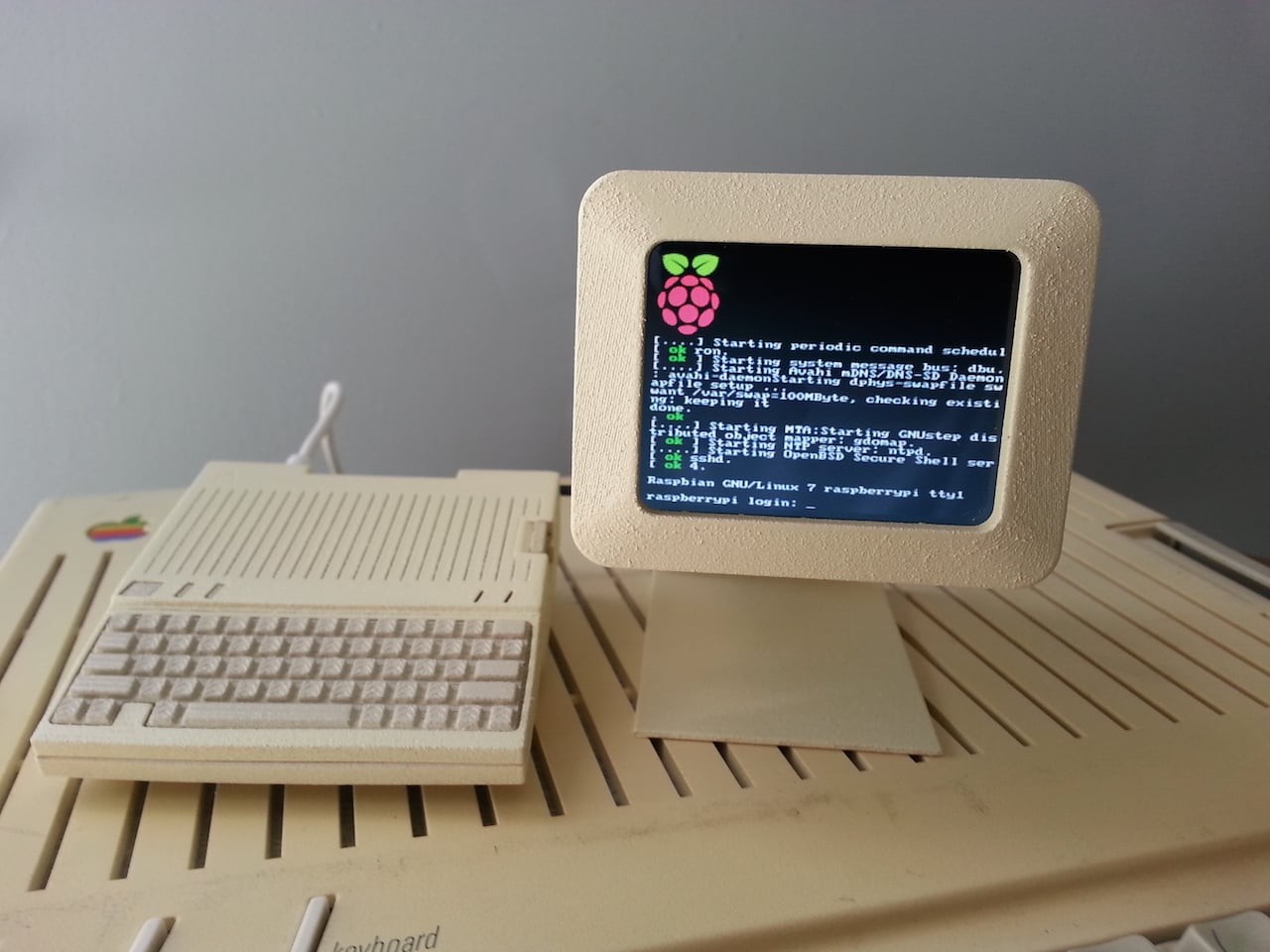 Apple Monitor IIc - 2.5'' LCD 3D-Printed