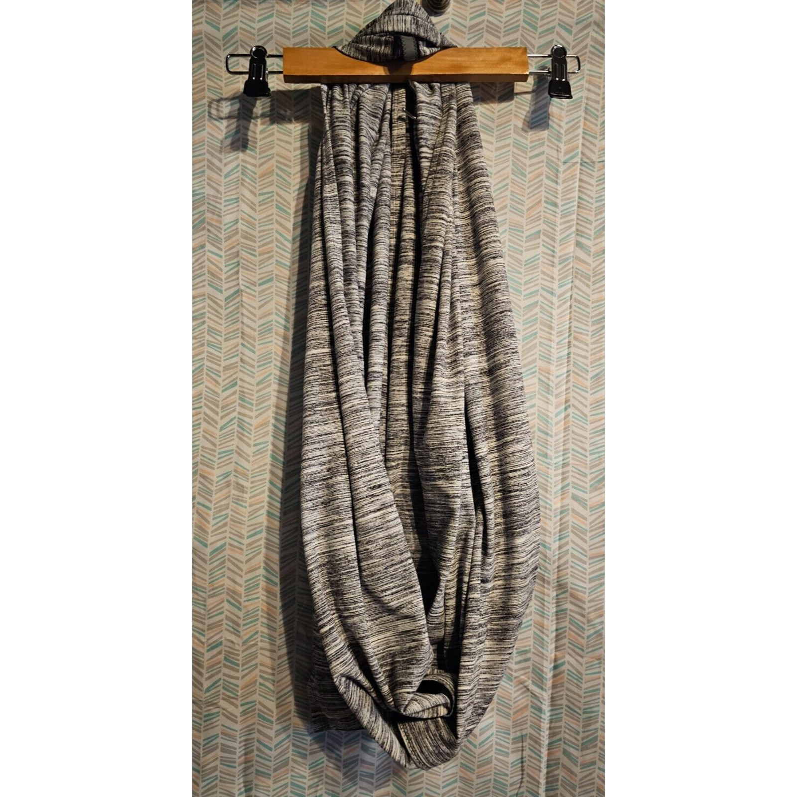 Lululemon Reflective Vinyasa Scarf Rulu Gray Space Dye Infiniy scarf