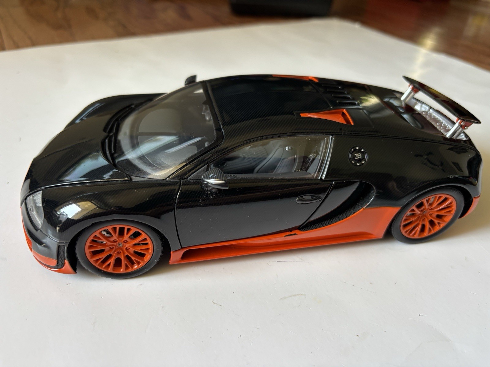 MINICHAMPS 1:18 Bugatti Veyron Super Sport Carbon Orange Diecast Model