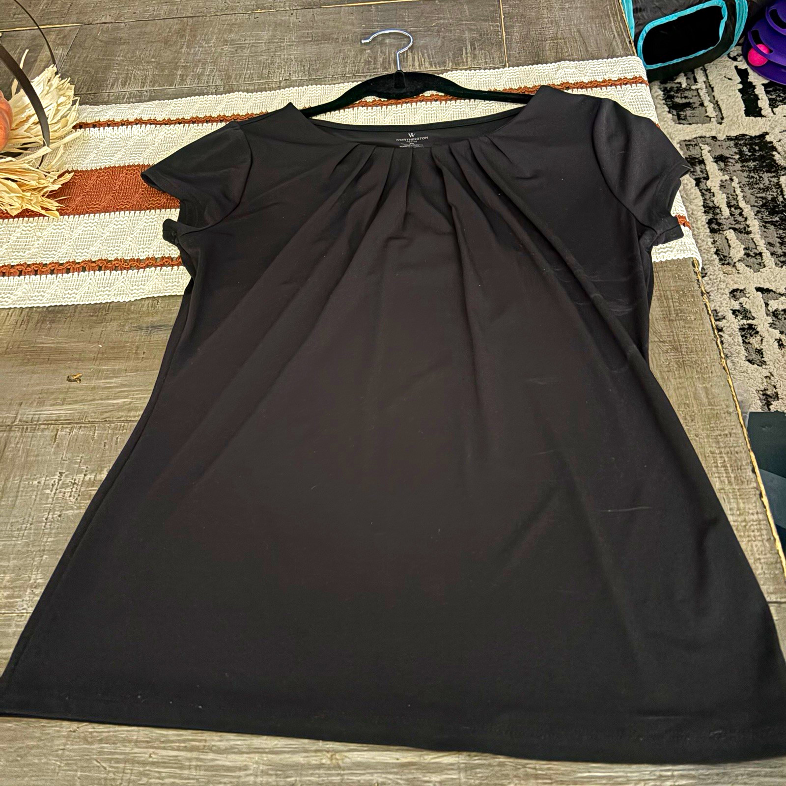 Worthington Women’s Black Pleated Round Neck Cap Sleeve blouse sz PS Worthington Women’s Black Pleated Round Neck Cap Sleeve blouse sz PS