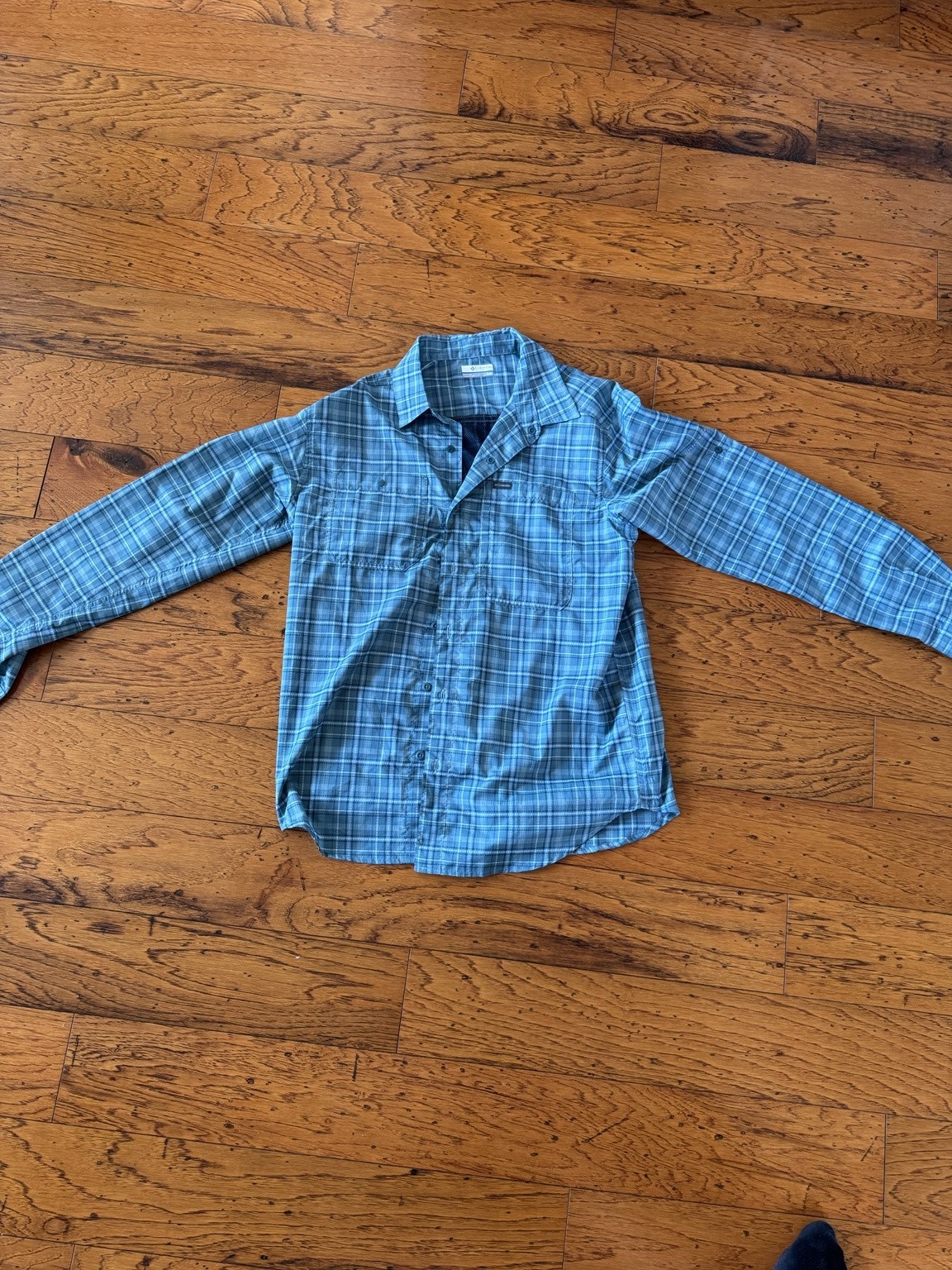 Columbia Omni-Shade men’s Medium plaid long-sleeve vented outdoor shirt