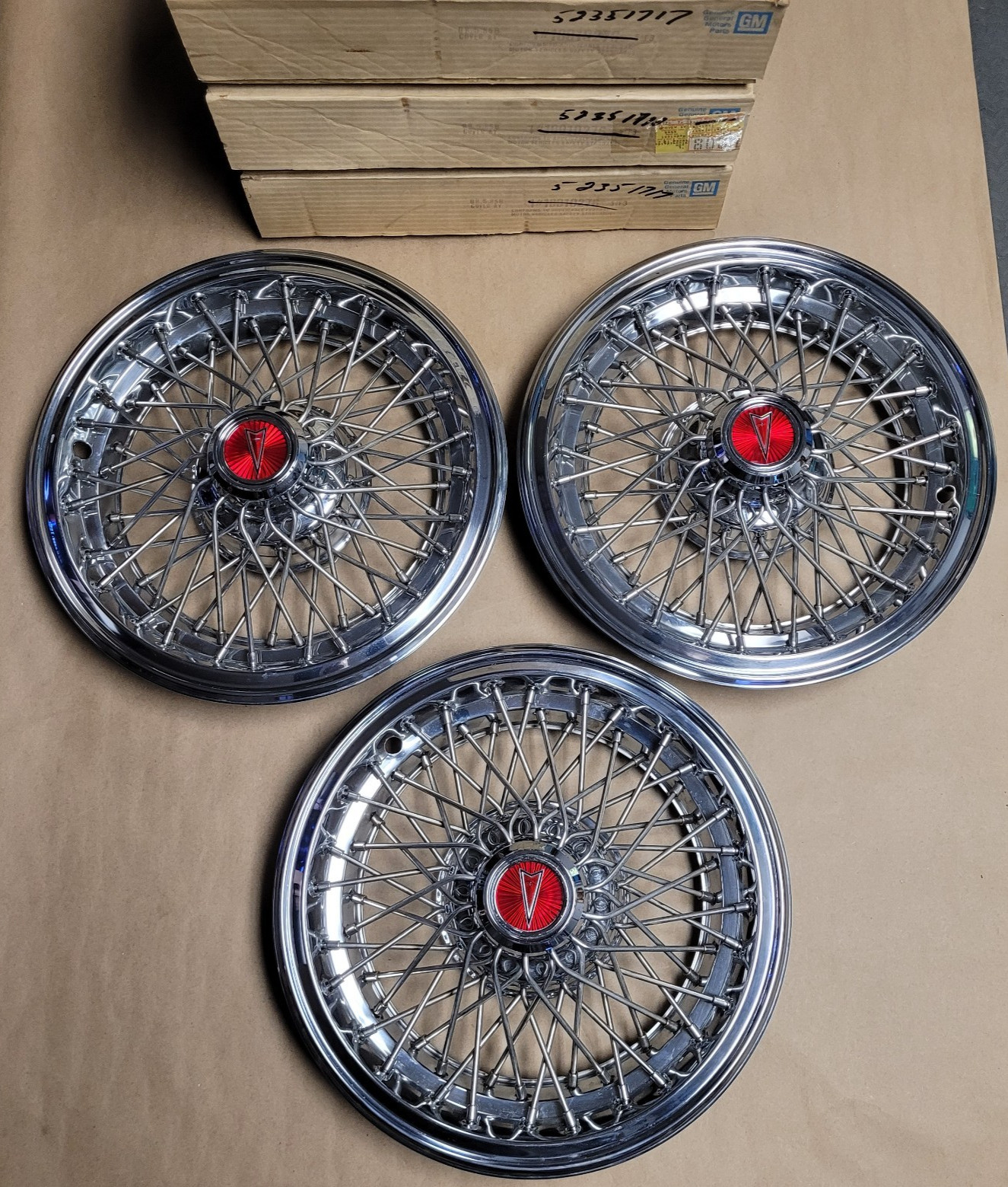 3 New NOS GM 52351717 Wire Spoke Hubcaps 1983-1989 Pontiac Parisienne RWD 15\