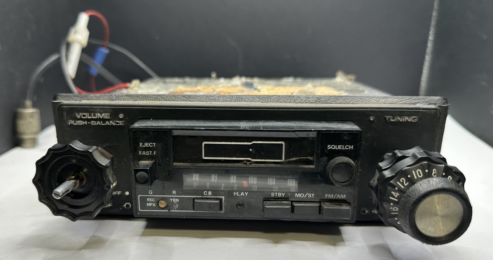 CAR RADIO CB/CASSETTE TAPE/AM/FM J.I.L. 606-CB RARE STRICTLY FOR  PARTS, VINTAGE