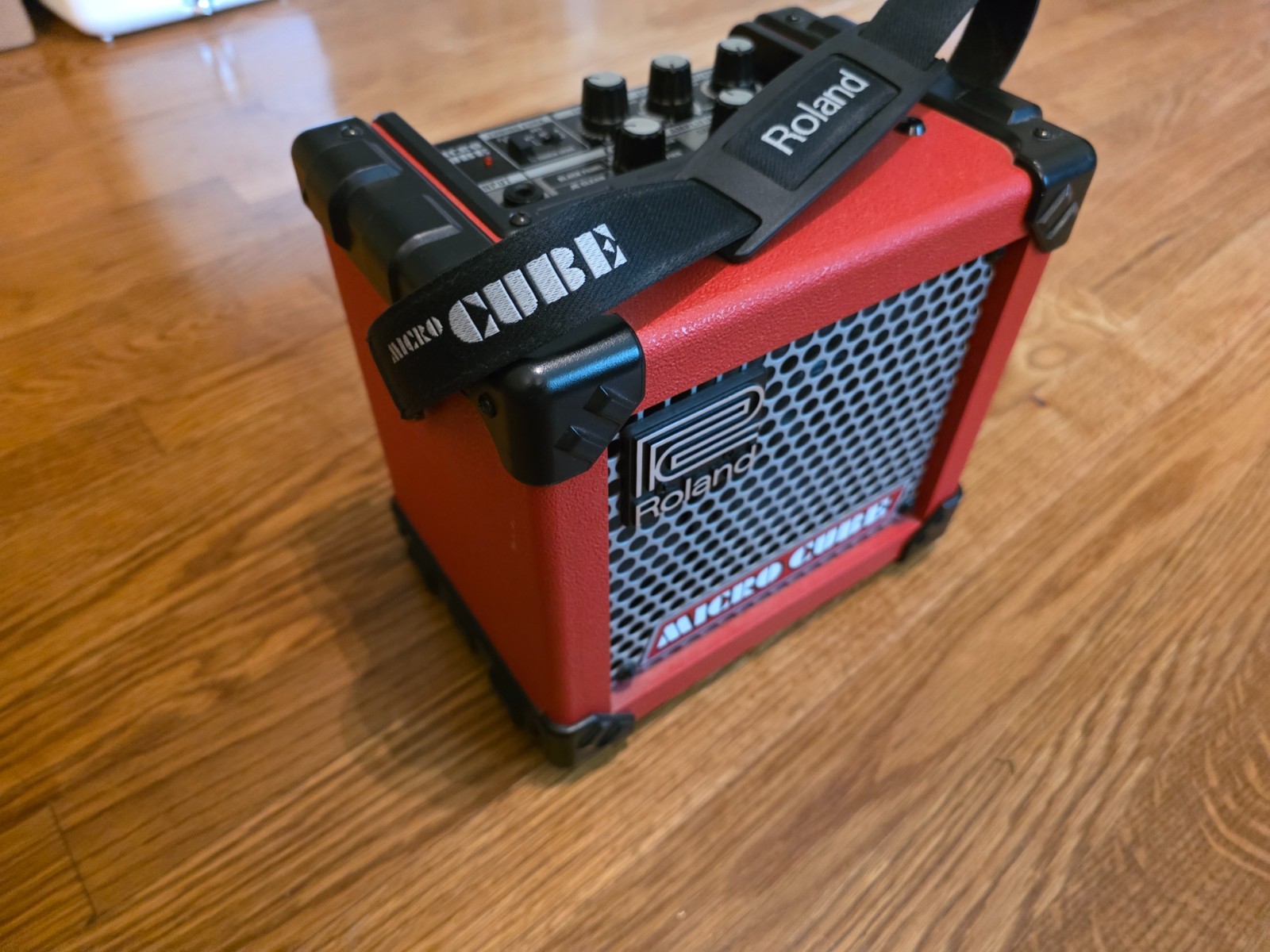 Roland MICRO CUBE 2W Modeling Guitar Amp Red M-CUBE - FAST US SELLER Roland MICRO CUBE 2W Modeling Guitar Amp Red M-CUBE - FAST US SELLER