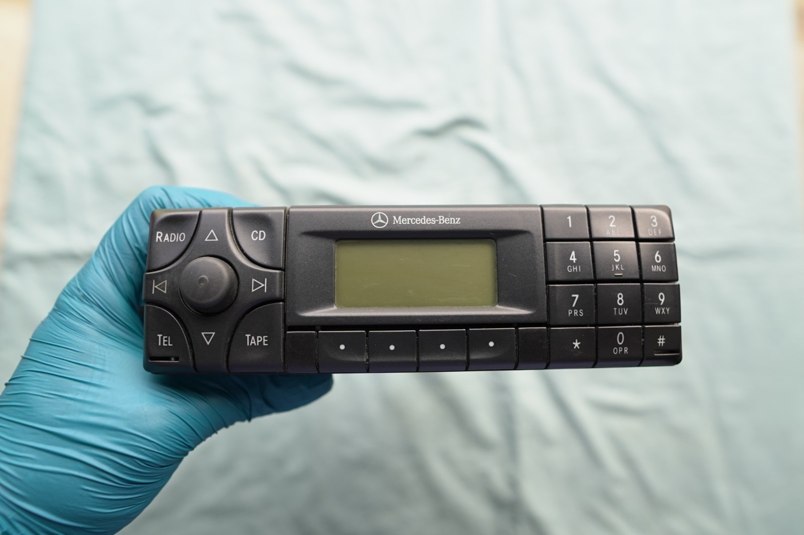 99-04 Mercedes W208 CLK430 SL500 C230 FM/AM Audio Radio Player A2088200186 OEM 99-04 Mercedes W208 CLK430 SL500 C230 FM/AM Audio Radio Player A2088200186 OEM