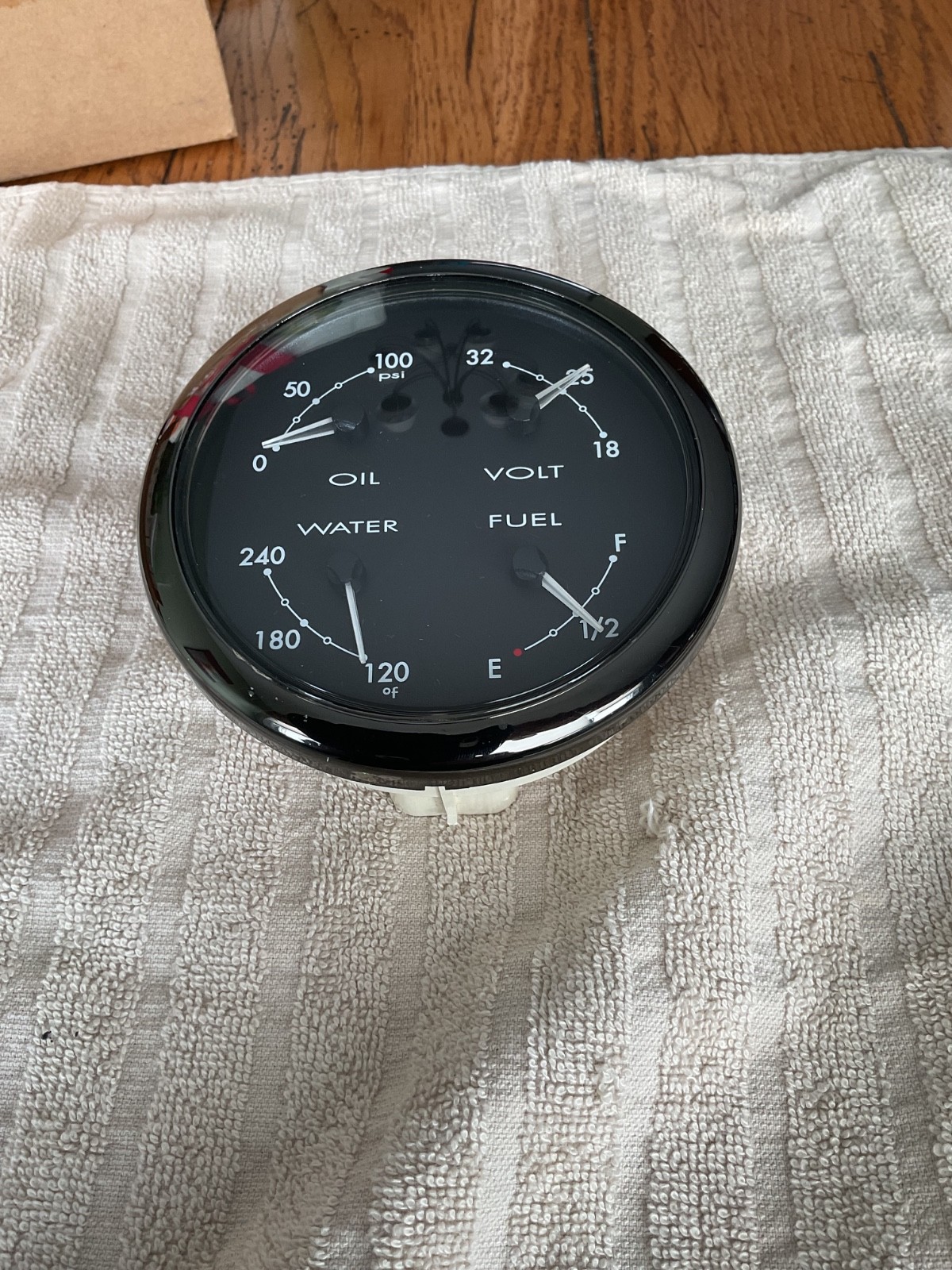 sea ray 4 in 1 gauge 24v NOS 