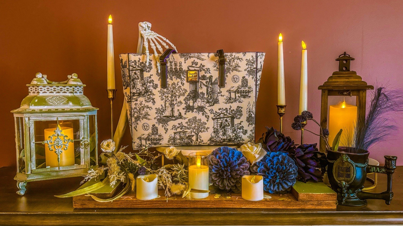 Dooney & Bourke Disney 2024 Haunted Mansion Tote Bag Toile Dooney & Bourke Disney 2024 Haunted Mansion Tote Bag Toile
