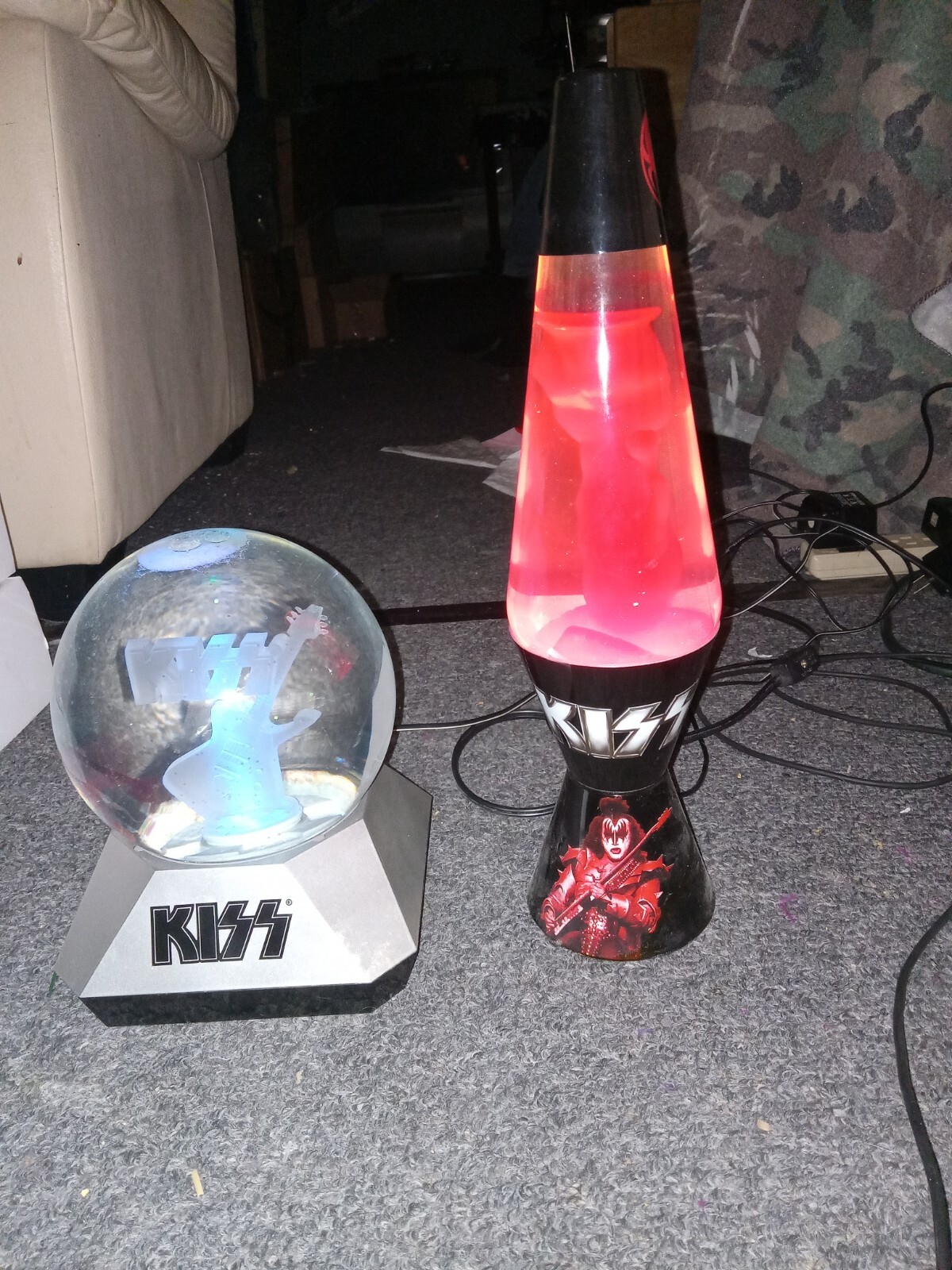 KISS guitar glitter snow globe and Lava Lamp read description p KISS guitar glitter snow globe and Lava Lamp read description p