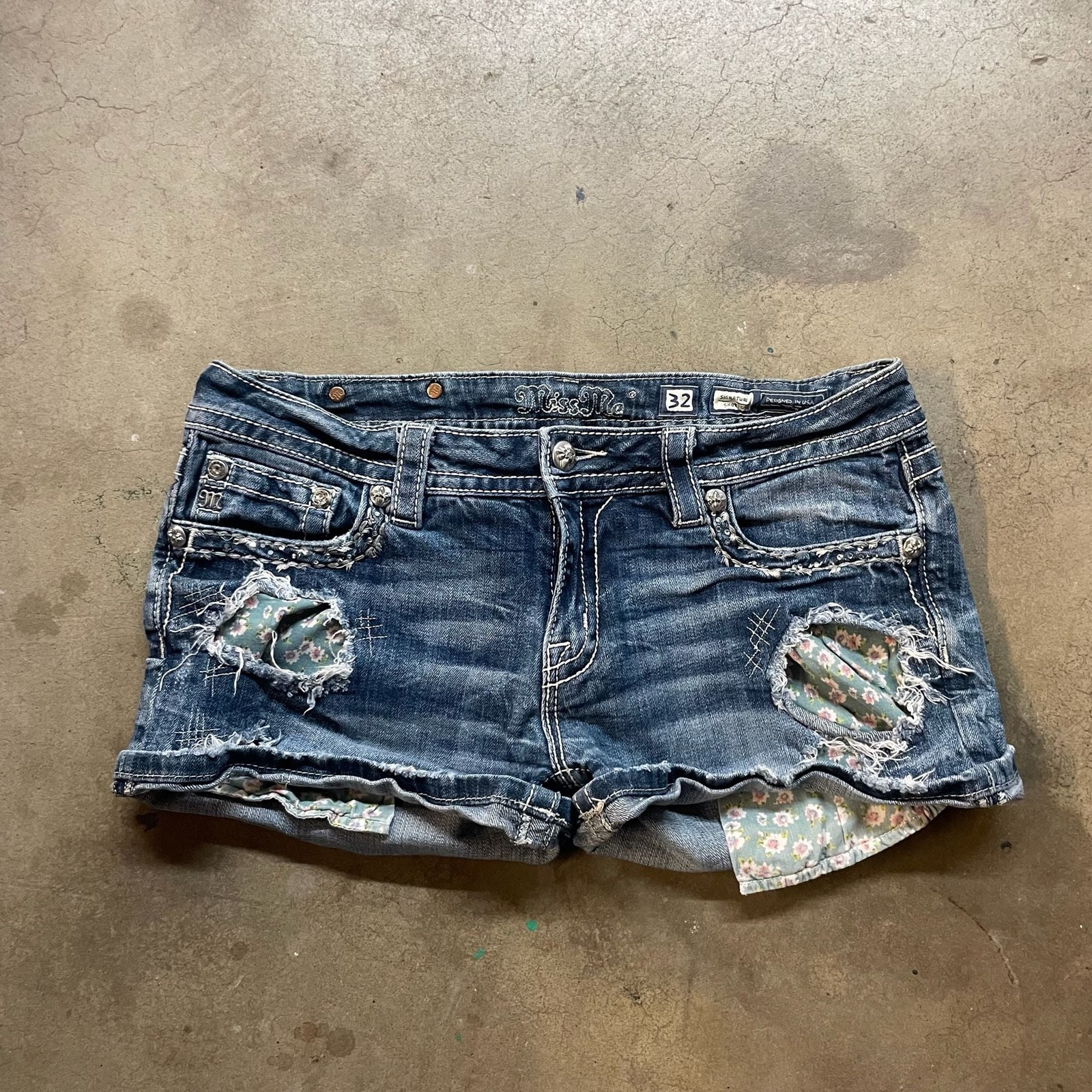 Vintage 2000s Miss Me Signature Cut-off Shorts Size 32 Distressed Floral Patch Vintage 2000s Miss Me Signature Cut-off Shorts Size 32 Distressed Floral Patch