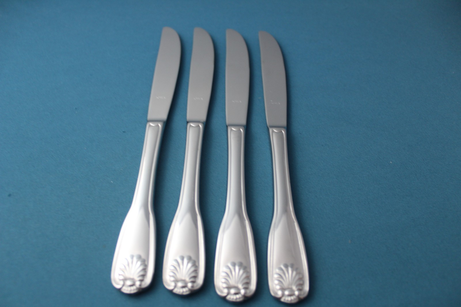 Wallace COQUILLE Dinner Knives Solid (Set of 4) Stainless Korea NEW 9\