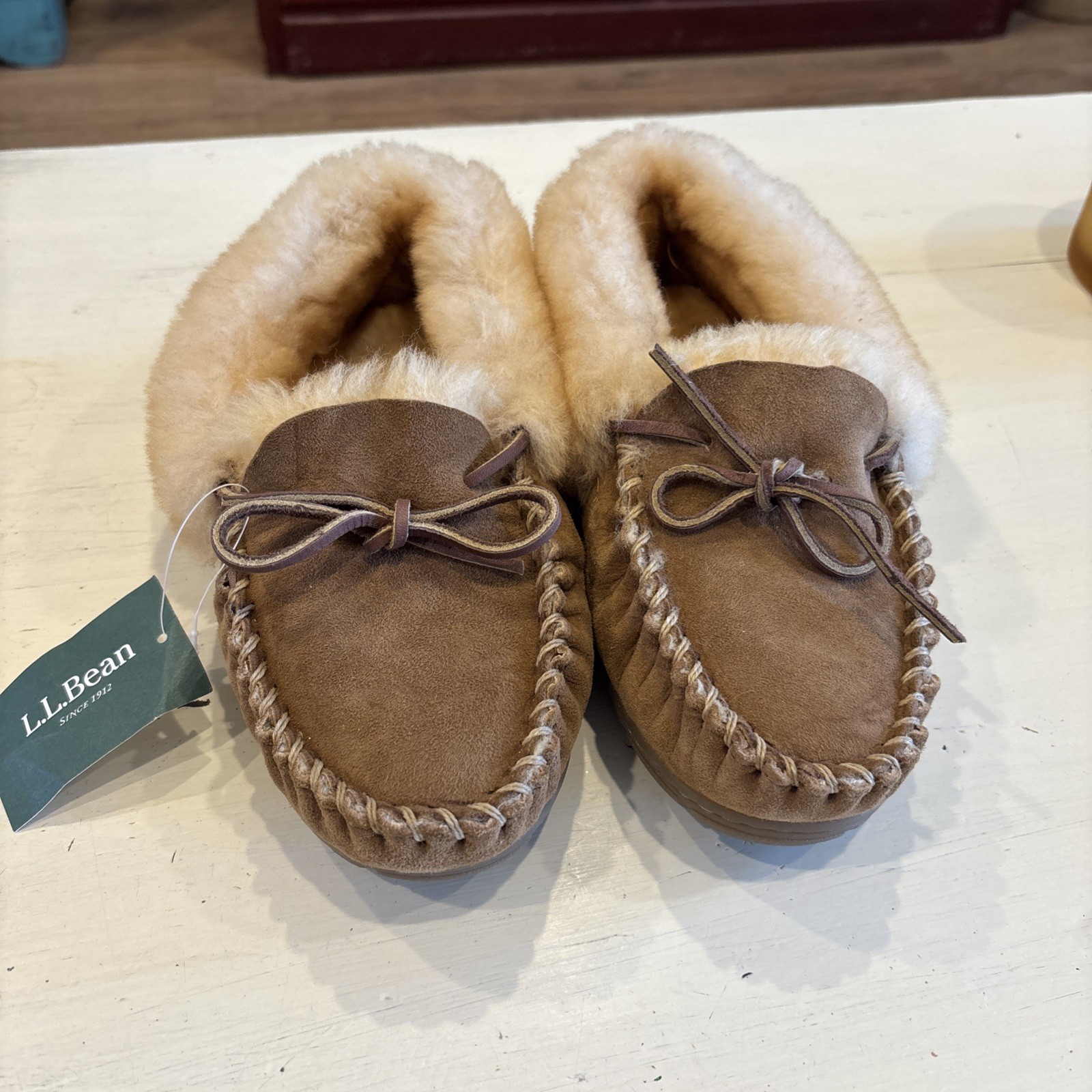 L.L.Bean Wicked Good Women\'s Moccasins Size 8 Brown Suede Lamb Fur Slipper