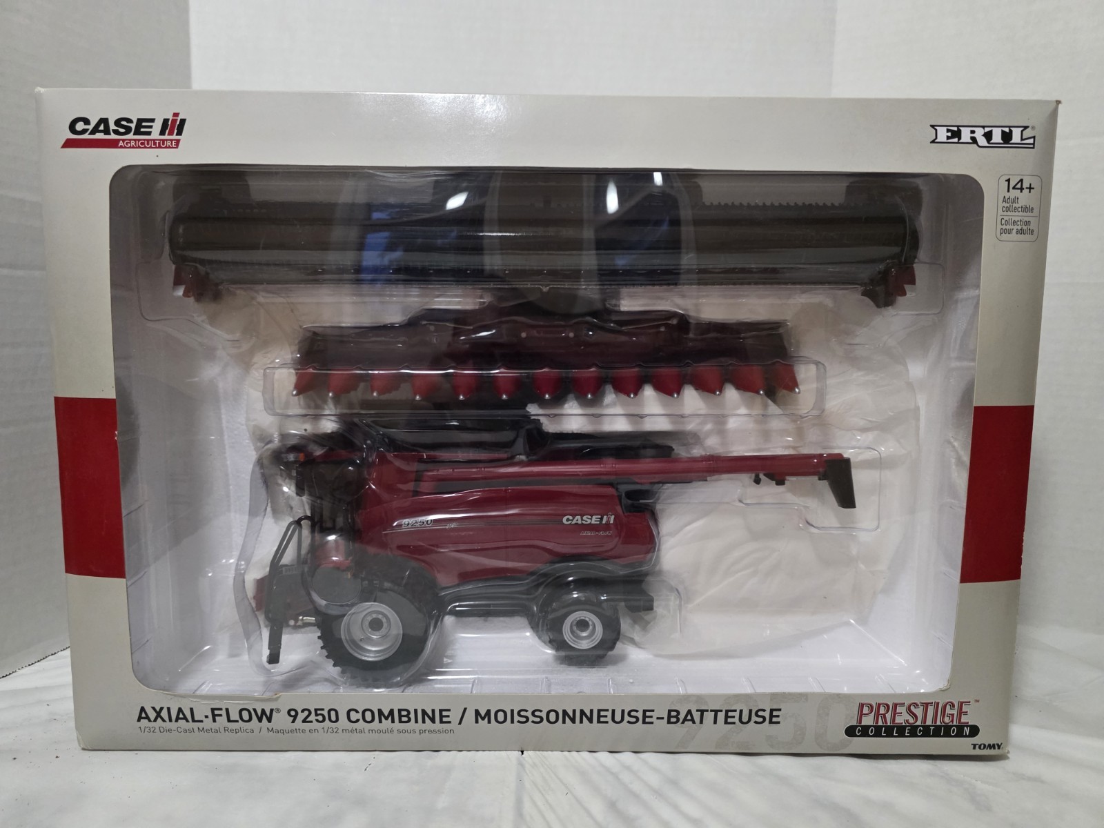 Ertl 1:32 Case IH Axial-Flow 9250 Combine Prestige Diecast w/ Case Ertl 1:32 Case IH Axial-Flow 9250 Combine Prestige Diecast w/ Case