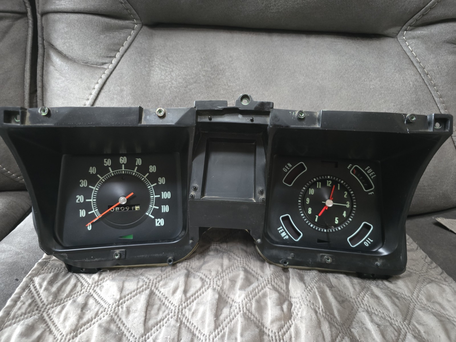 1968 Chevrolet Chevelle Malibu OEM Instrument Cluster Works including NOS clock