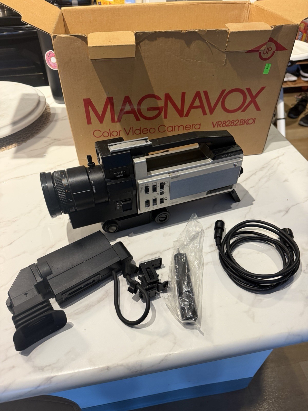 Vintage Magnavox VR8282BK01 Newvicon Video Camera Box Manual Accessories